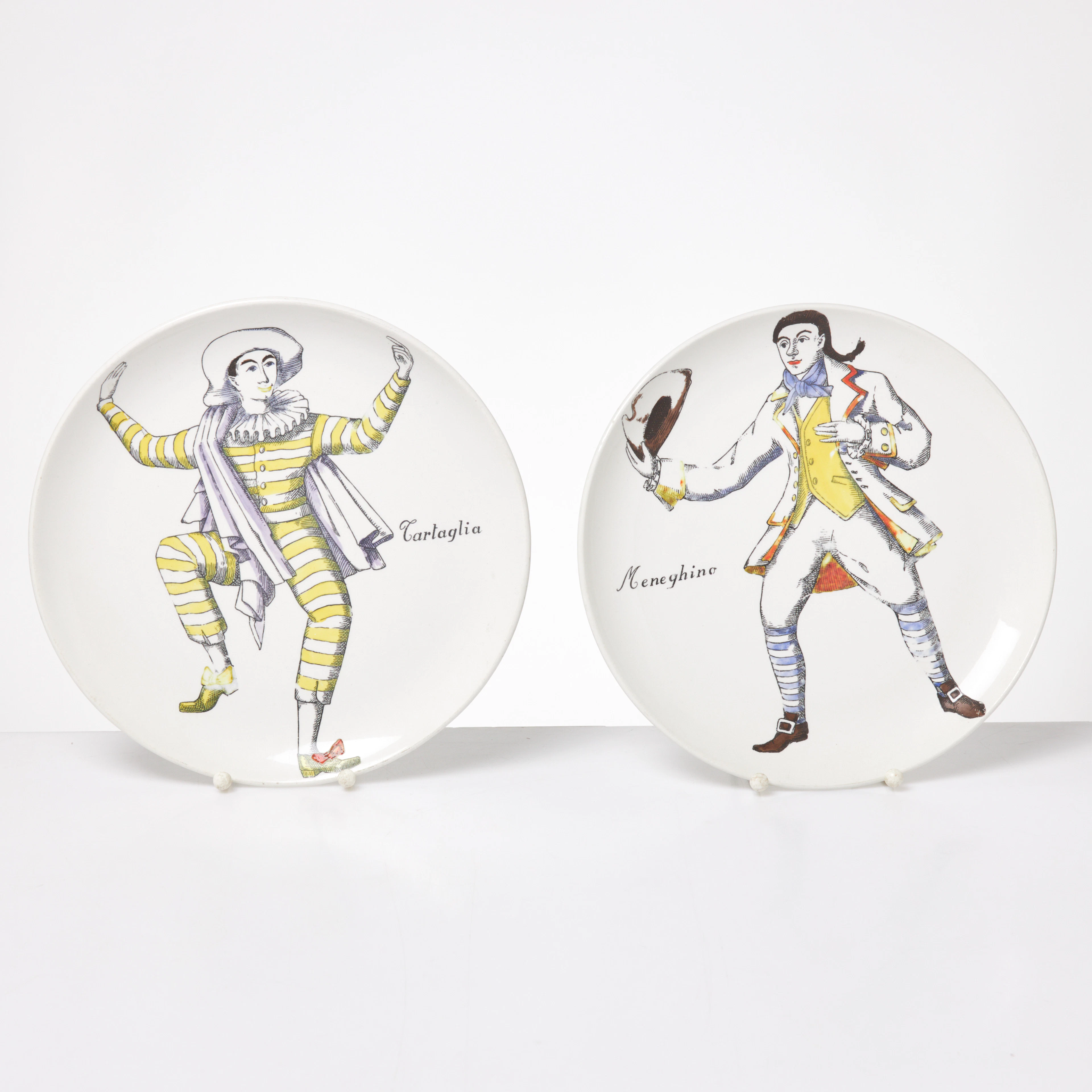 PIERO FORNASETTI. Tallrikar, 2 st "Maschere Italiane", Milano, Italien.