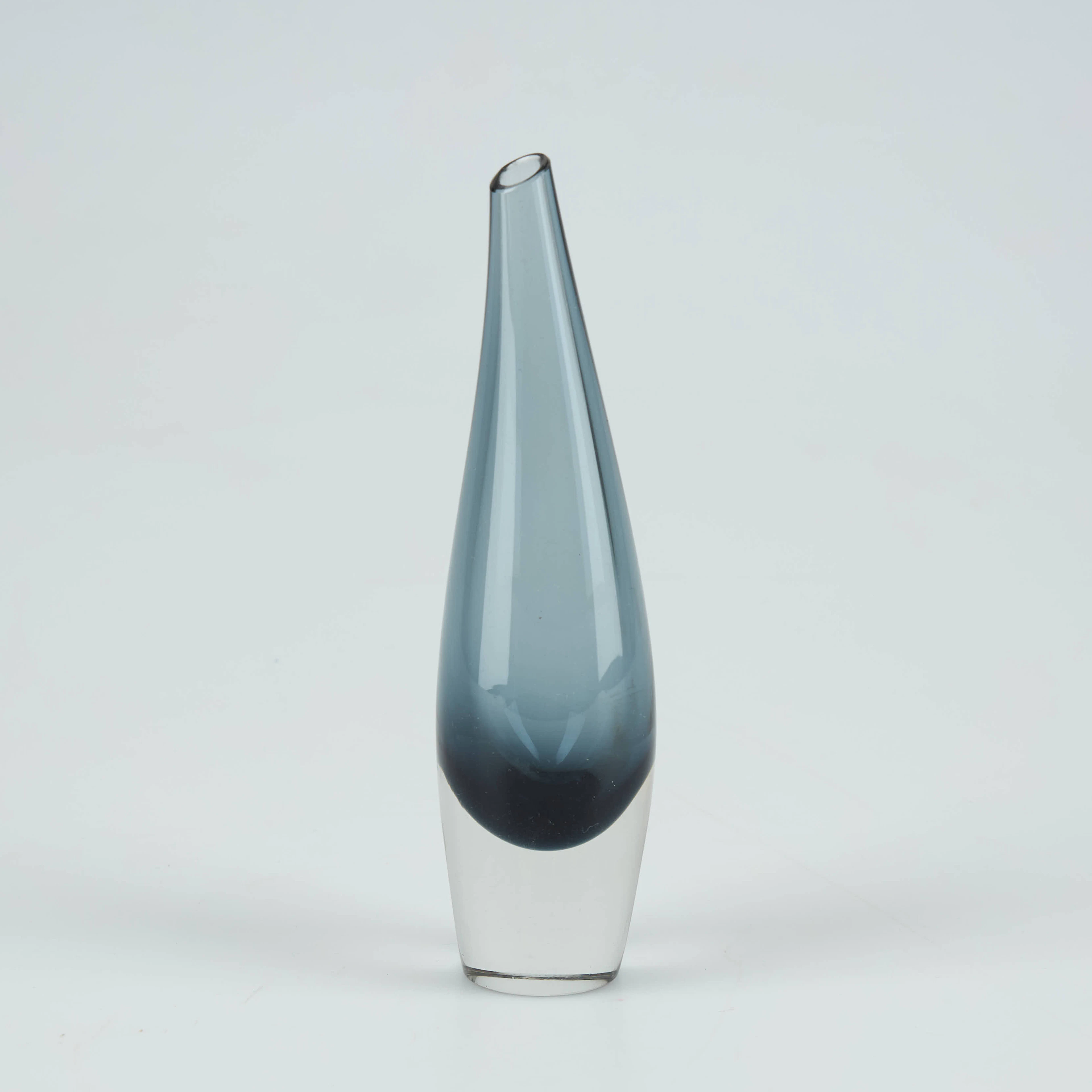 TAPIO WIRKKALA. Vas, "Fiskblåsa". Signerad Tapio Wirkkala Iittala 3299.