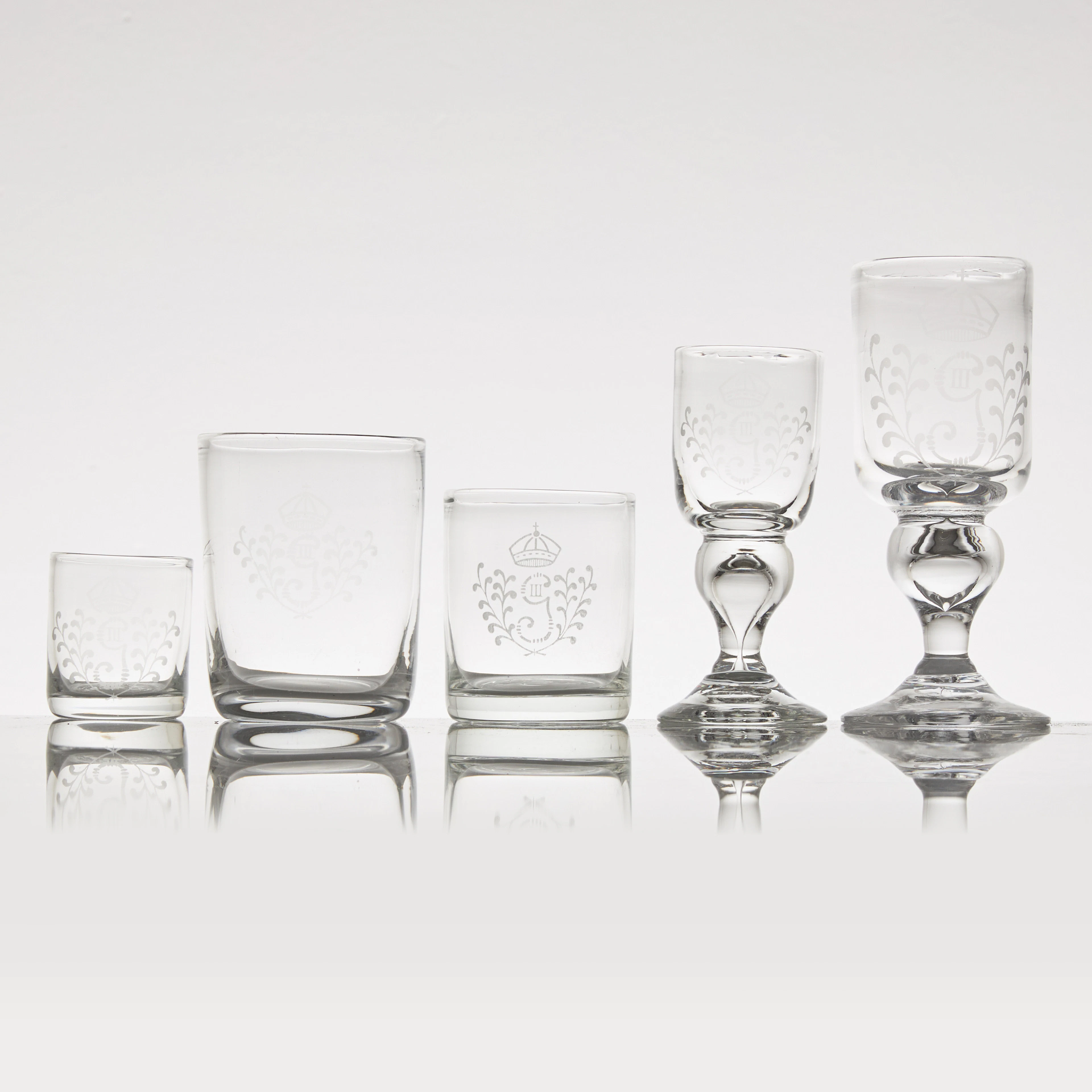 SERVIS, 51 dlr, glas, "Slottet" med Gustav III monogram, Reijmyre glasbruk.