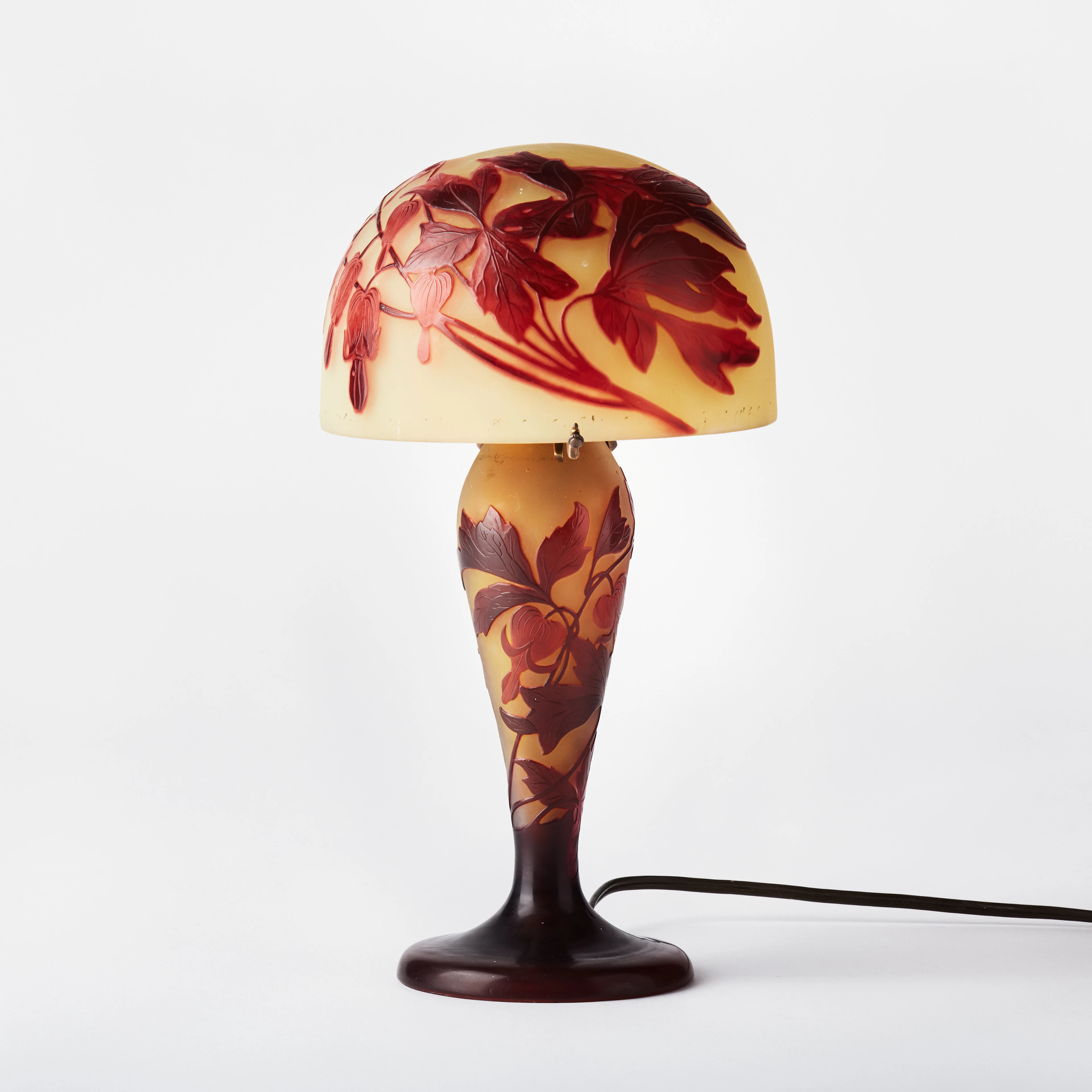 ÉMILE GALLÉ. Bordslampa, Nancy, Frankrike, Art Nouveau, överfång i