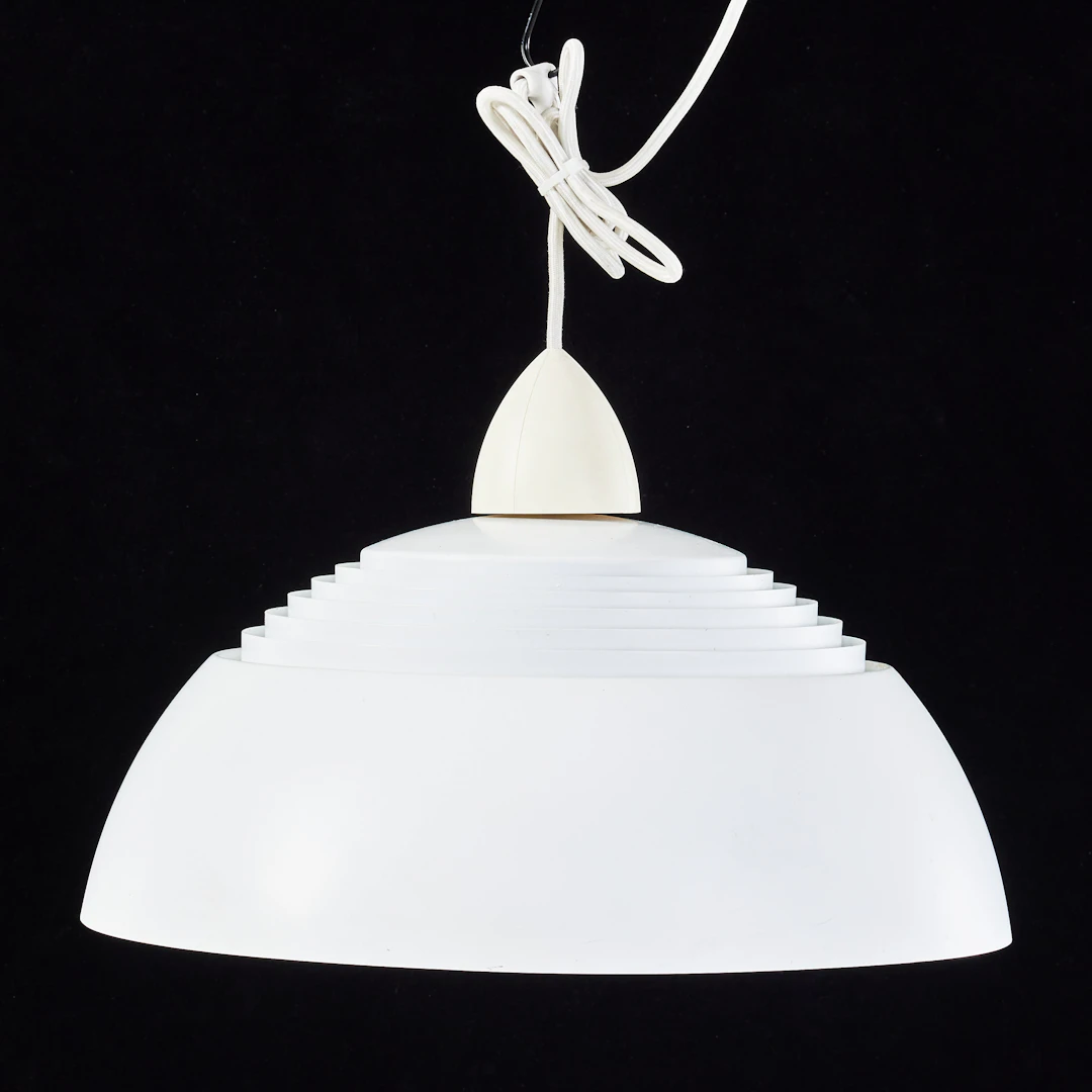 ARNE JACOBSEN. Taklampa, AJ Royal Pendel, för Louis Paulsen, Danmark