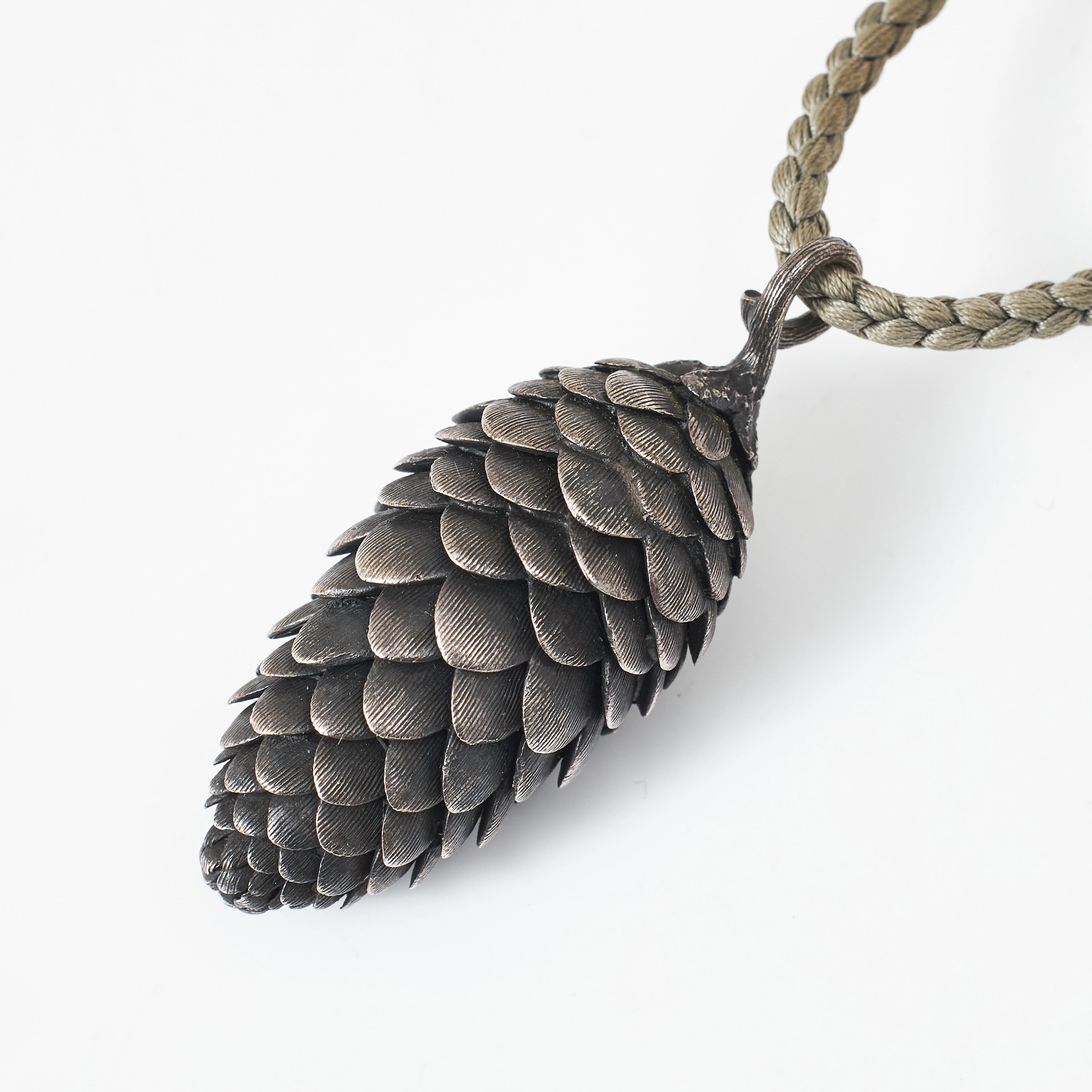 CHARLOTTE LYNGGAARD, "Forest Collection", hänge, i form av en ledad