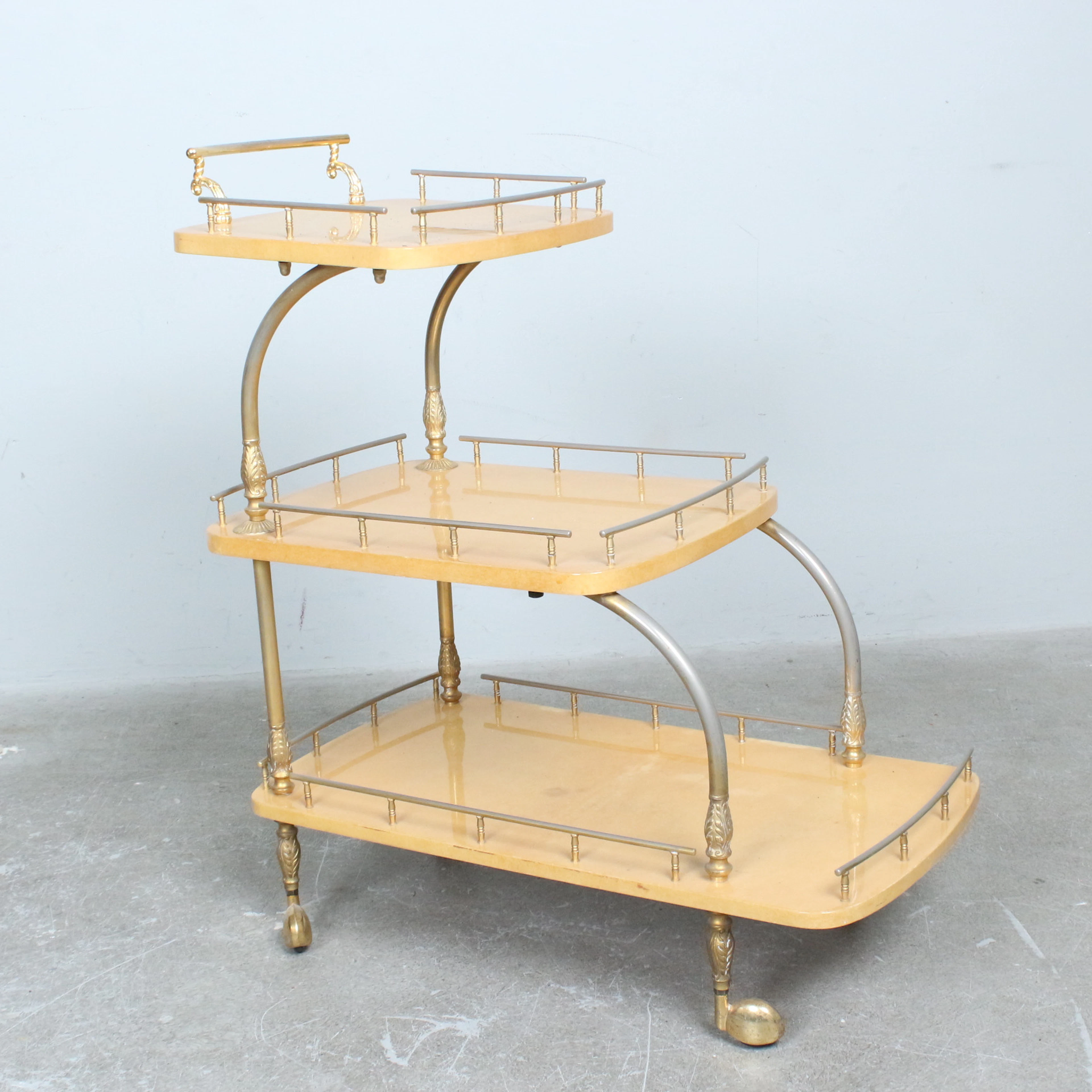 ALDO TURA. Aldo Tura, 3-stöckiger Barwagen / Servierwagen, Messing