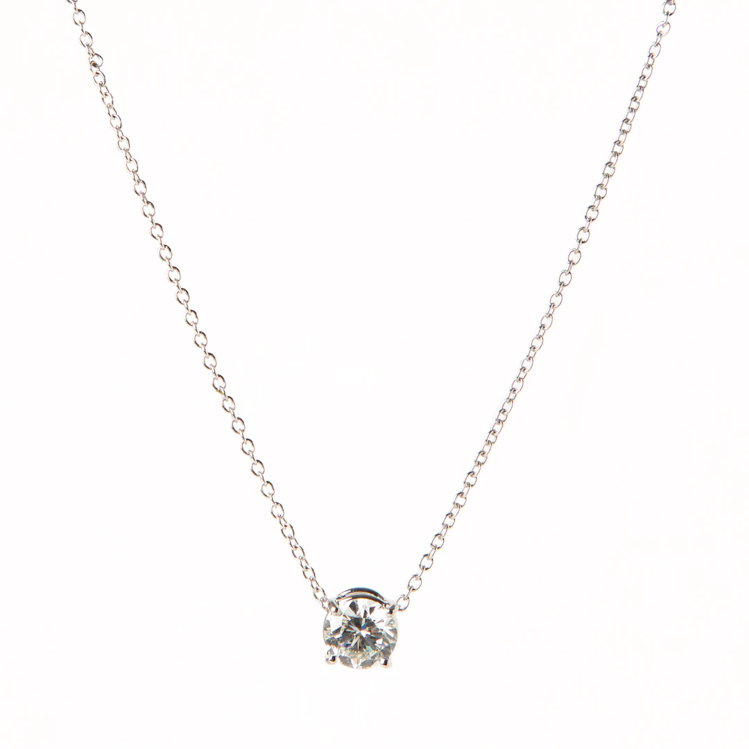 HÄNGE, 18K vitguld med briljantslipad diamant ca 0.91 ct.