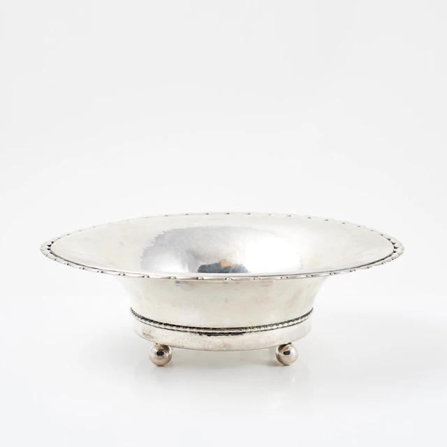 SKÅL. Silver, Danmark, Christian F. Heise, hamrad yta, kulföttergenombrutet