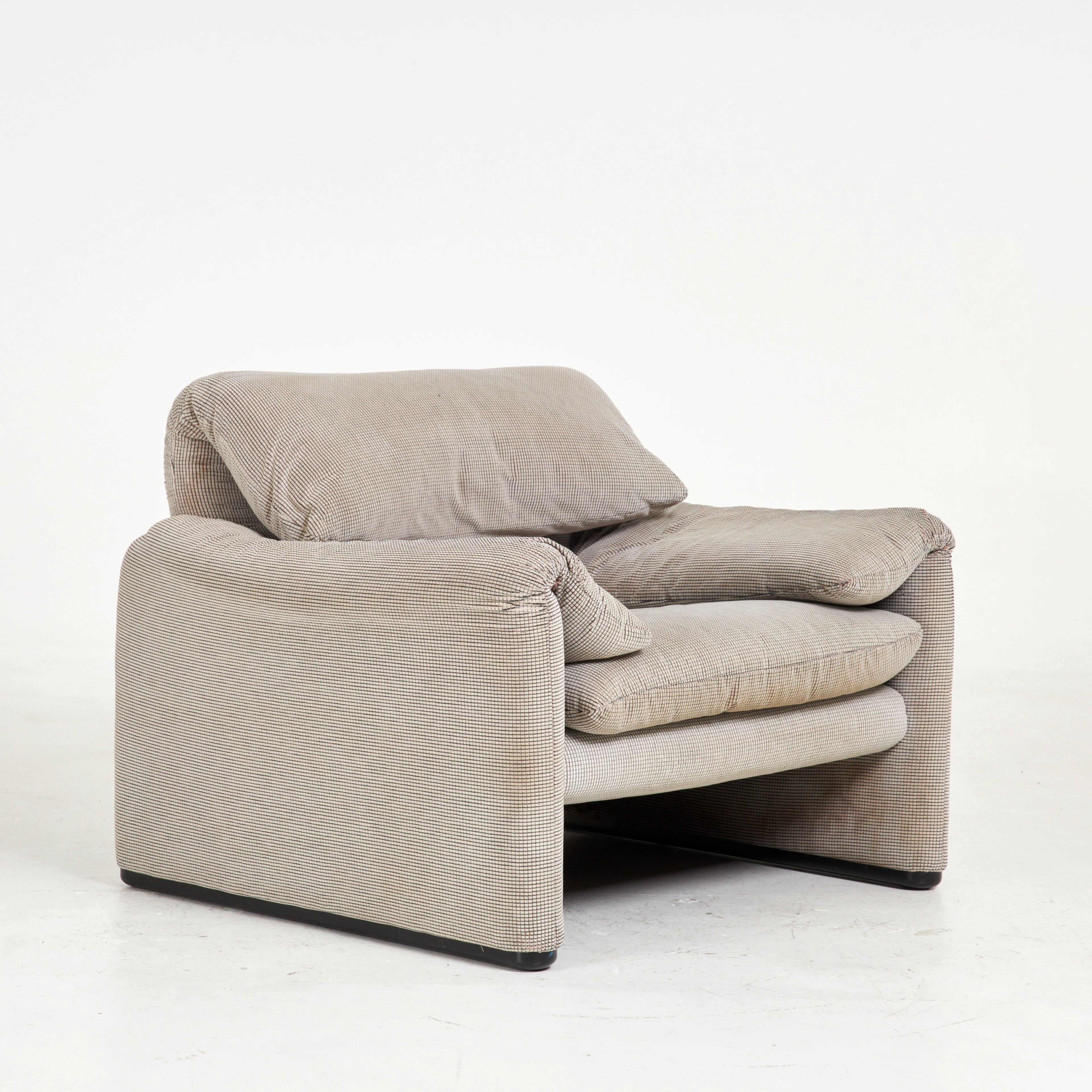 VICO MAGISTRETTI. Fåtölj, ”Maralunga”, för Cassina, rutig textilklädel