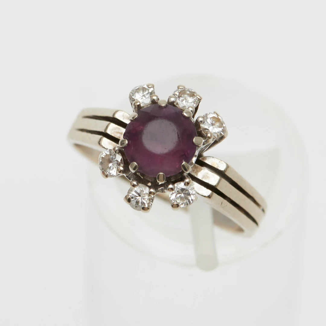 RING, 585er Weißgold, Amethyst, Brillianten.