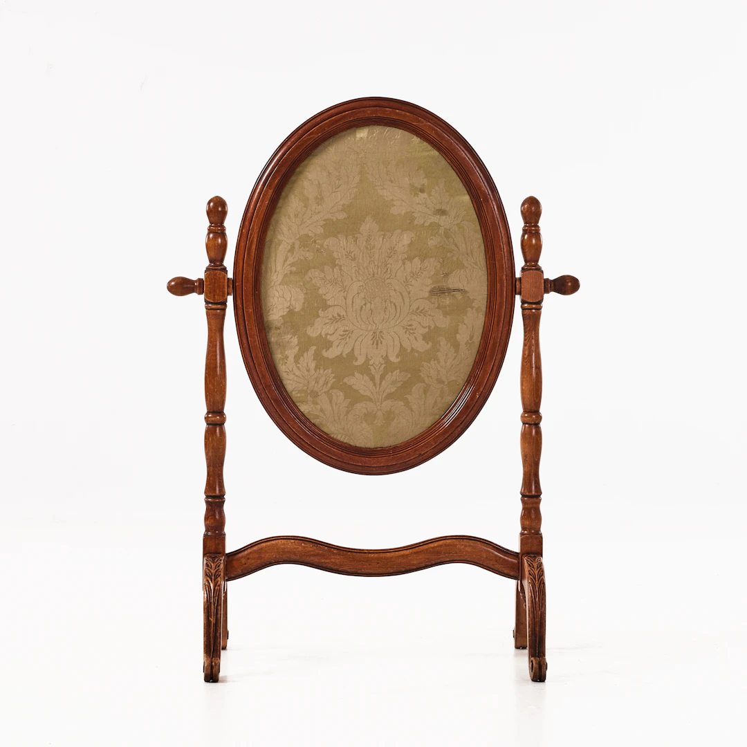 BRASSKÄRM, Frankrike, 1900-talets andra hälft, Louis XVI-stil.