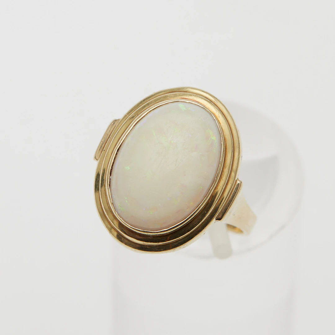 RING, 585er Gelbgold, Weißer Opal.