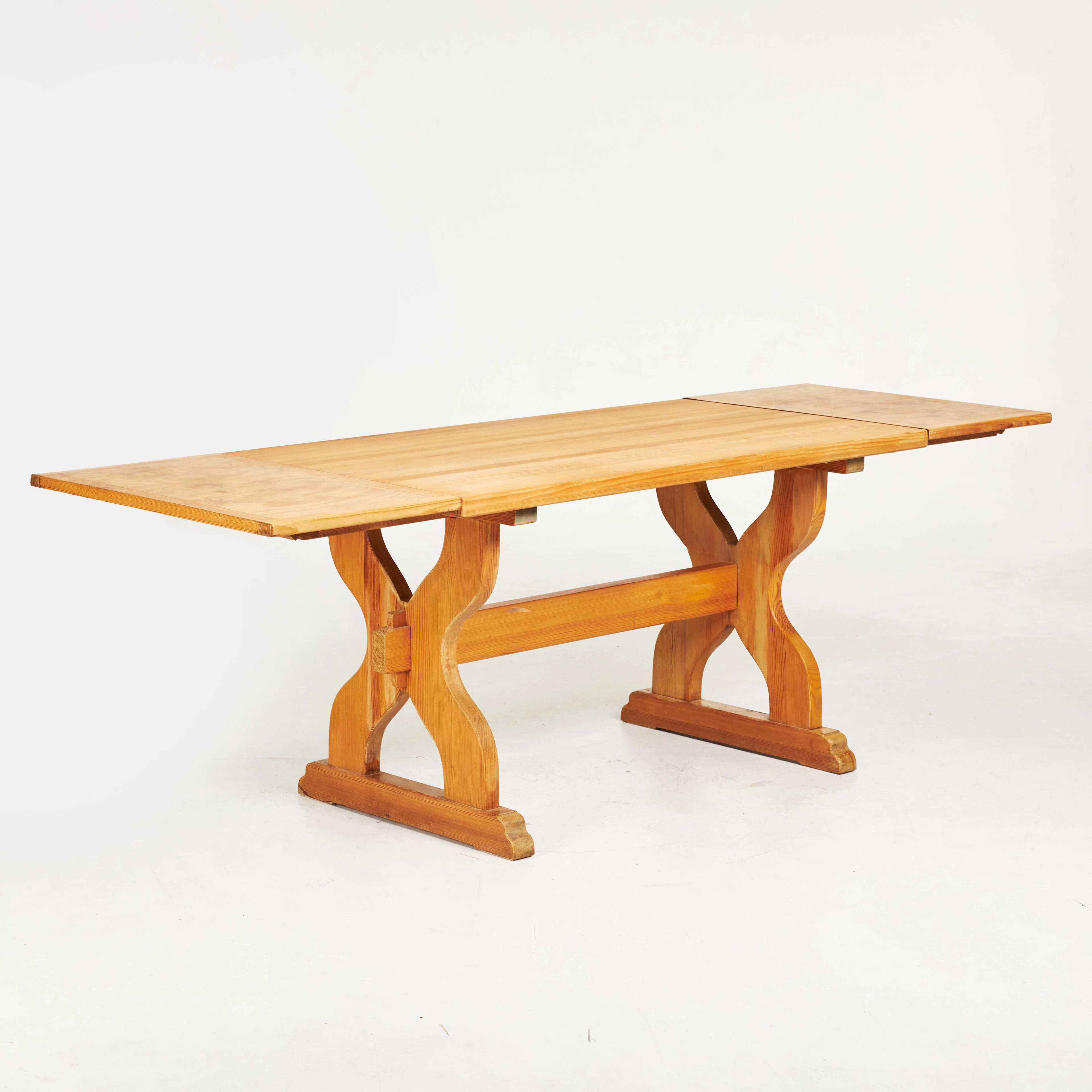 BOCKBORD. Furu, 2 förlängningsskivor, 1900-tal.