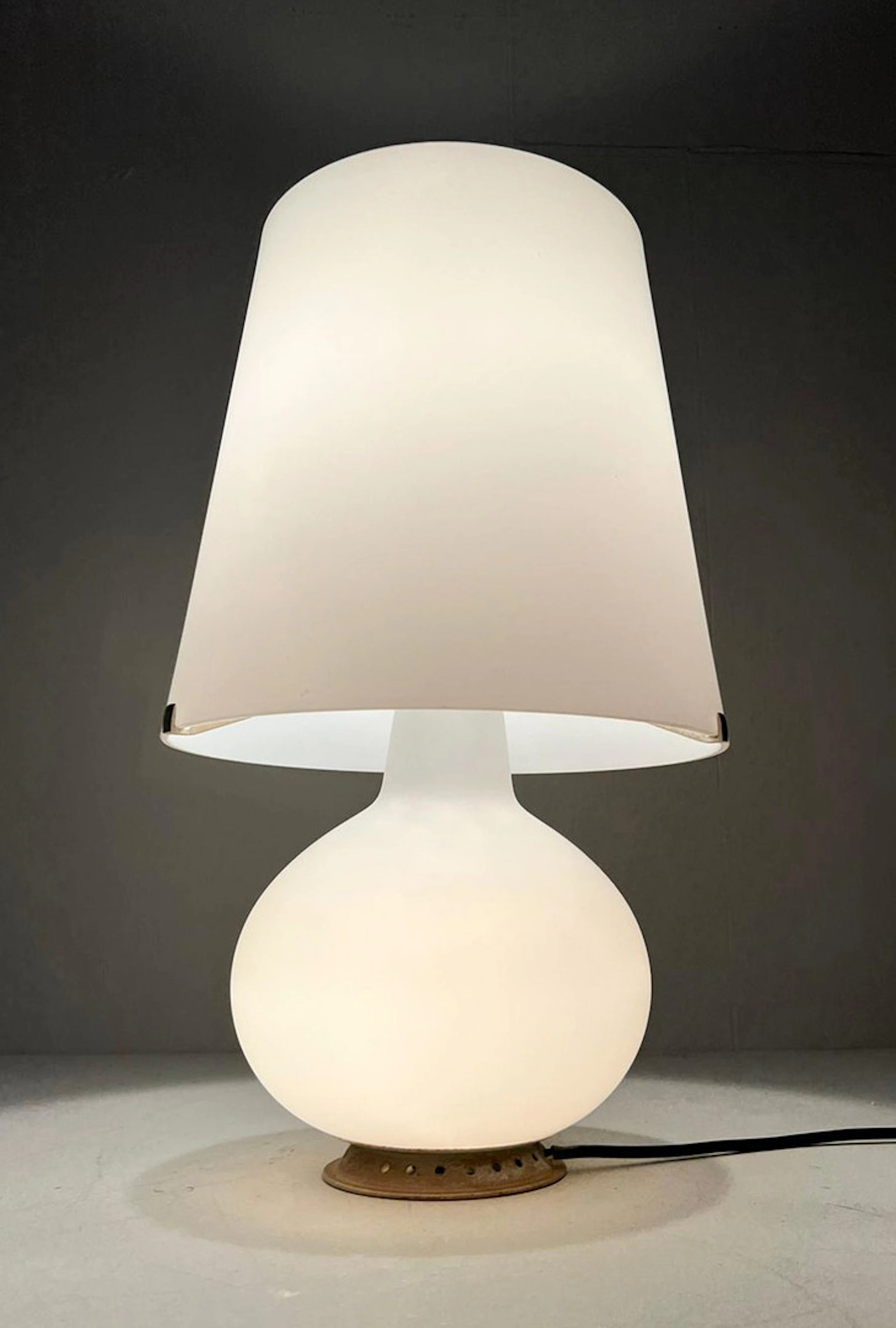 MAX INGRAND. Tischlampe/Tischleuchte von Max Ingrand für Fontana Arte