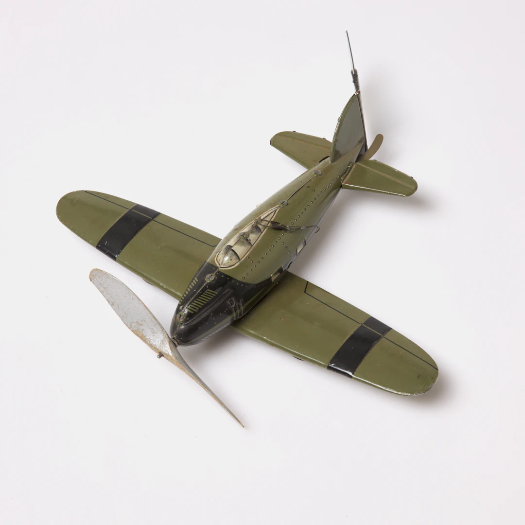 FLYGPLAN. TIPP&CO, Tyskland, 1930 tal, litograferad plåt, propeller i trä.
