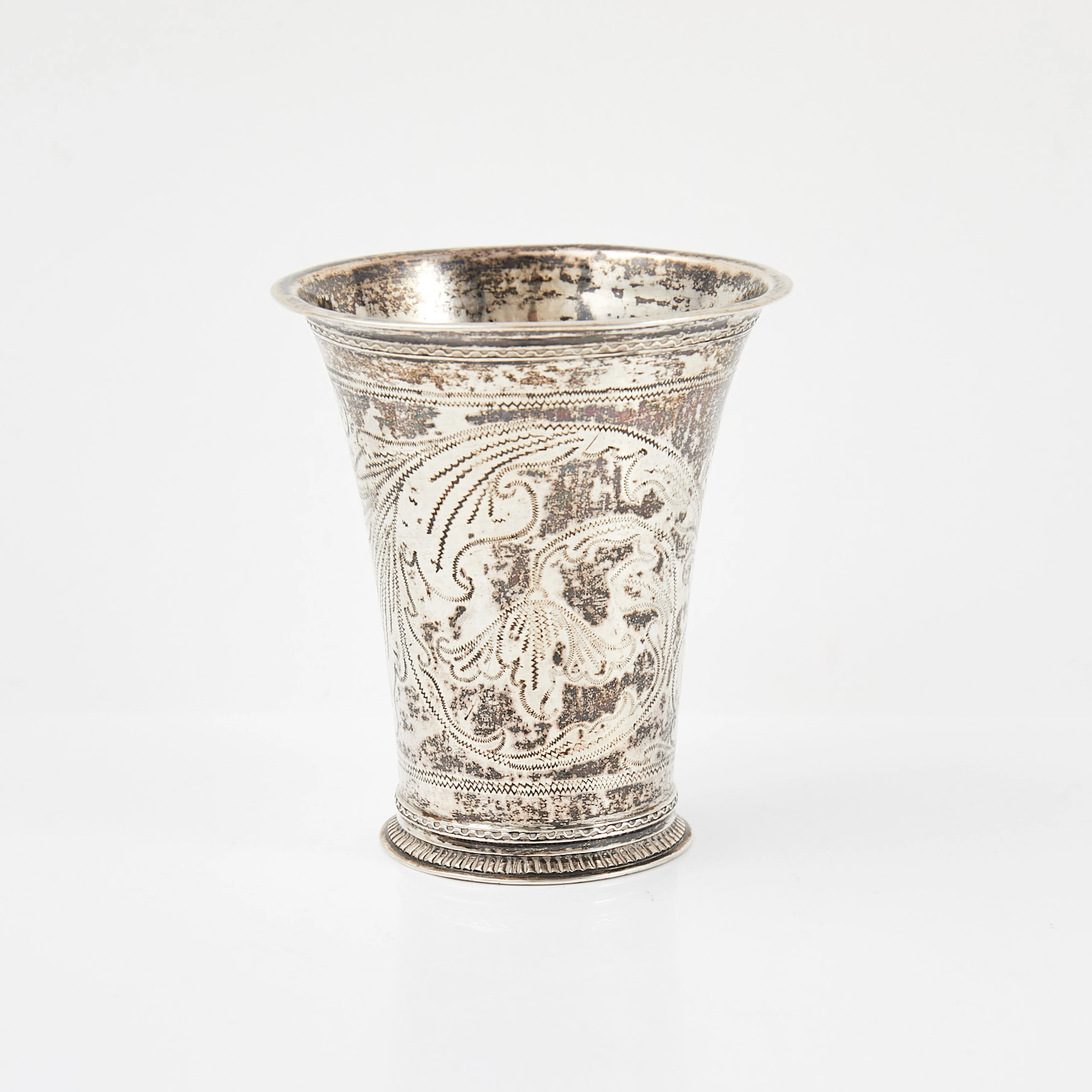 PETER GADD (verksam 1750-1764). Bägare, silver, svisselerad dekor