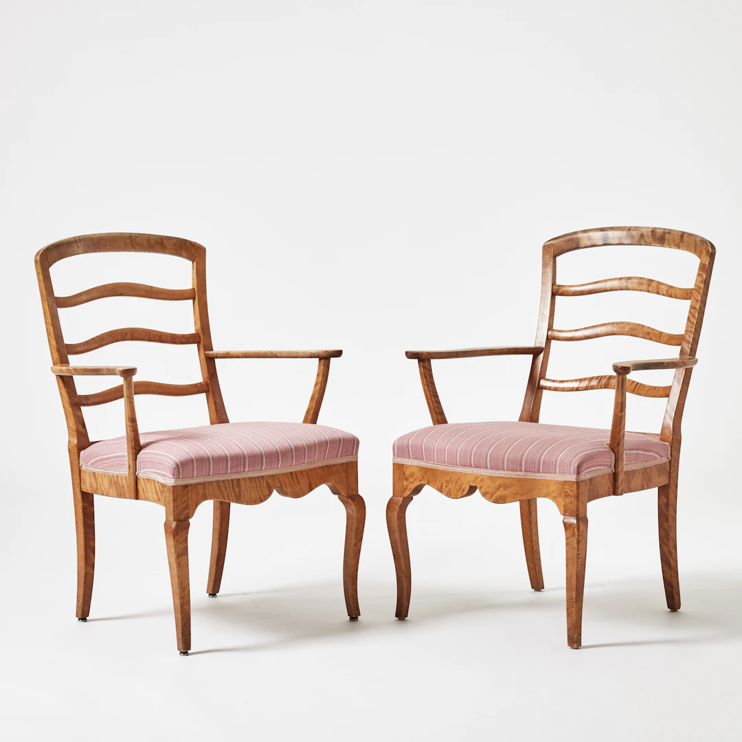CARL MALMSTEN. Karmstolar, 1 par, 1920-tal, Swedish Grace, björk.