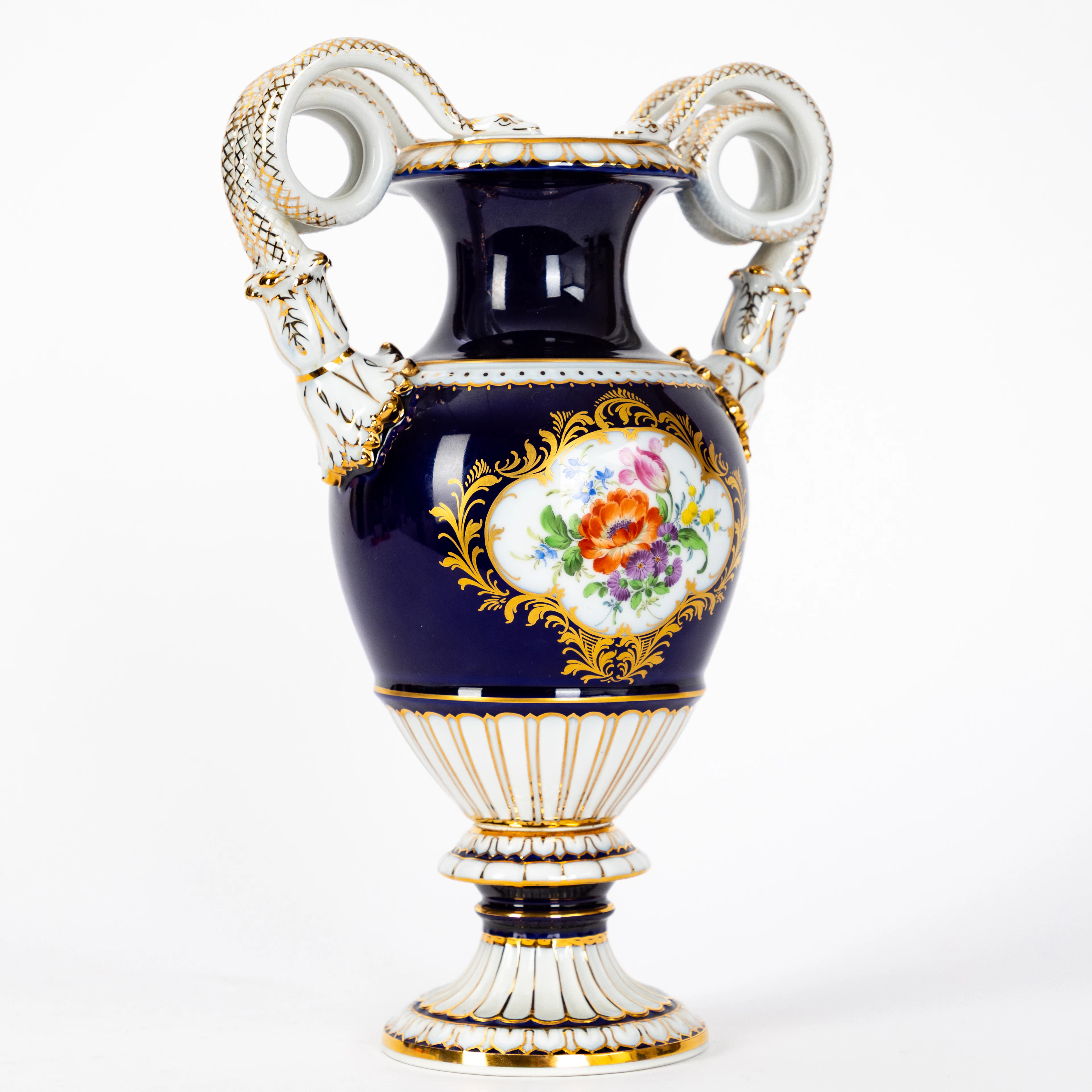 ERNST AUGUST LEUTERITZ ( 1818 - 1893). Schlangenhenkelvase, Meissen