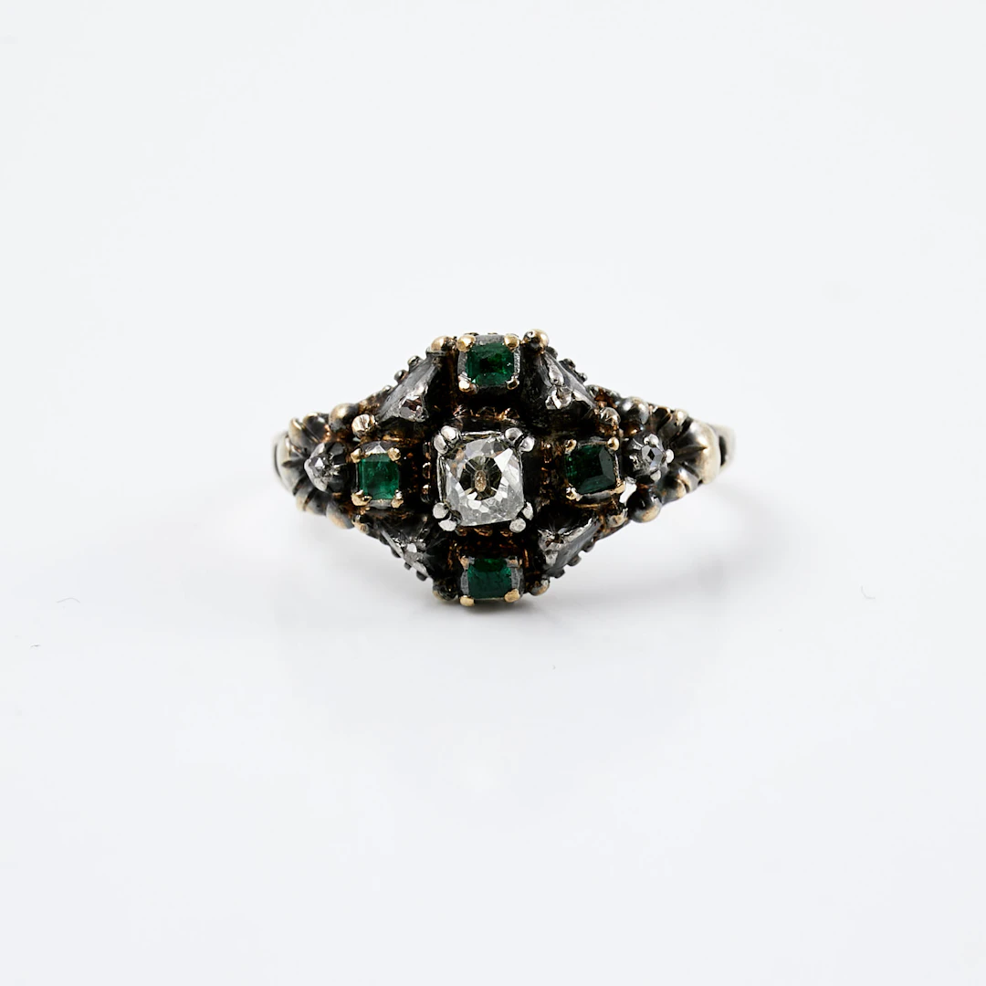 RING, 18 k guld/silver, 1800-talets första hälft, 4 fasettslipade