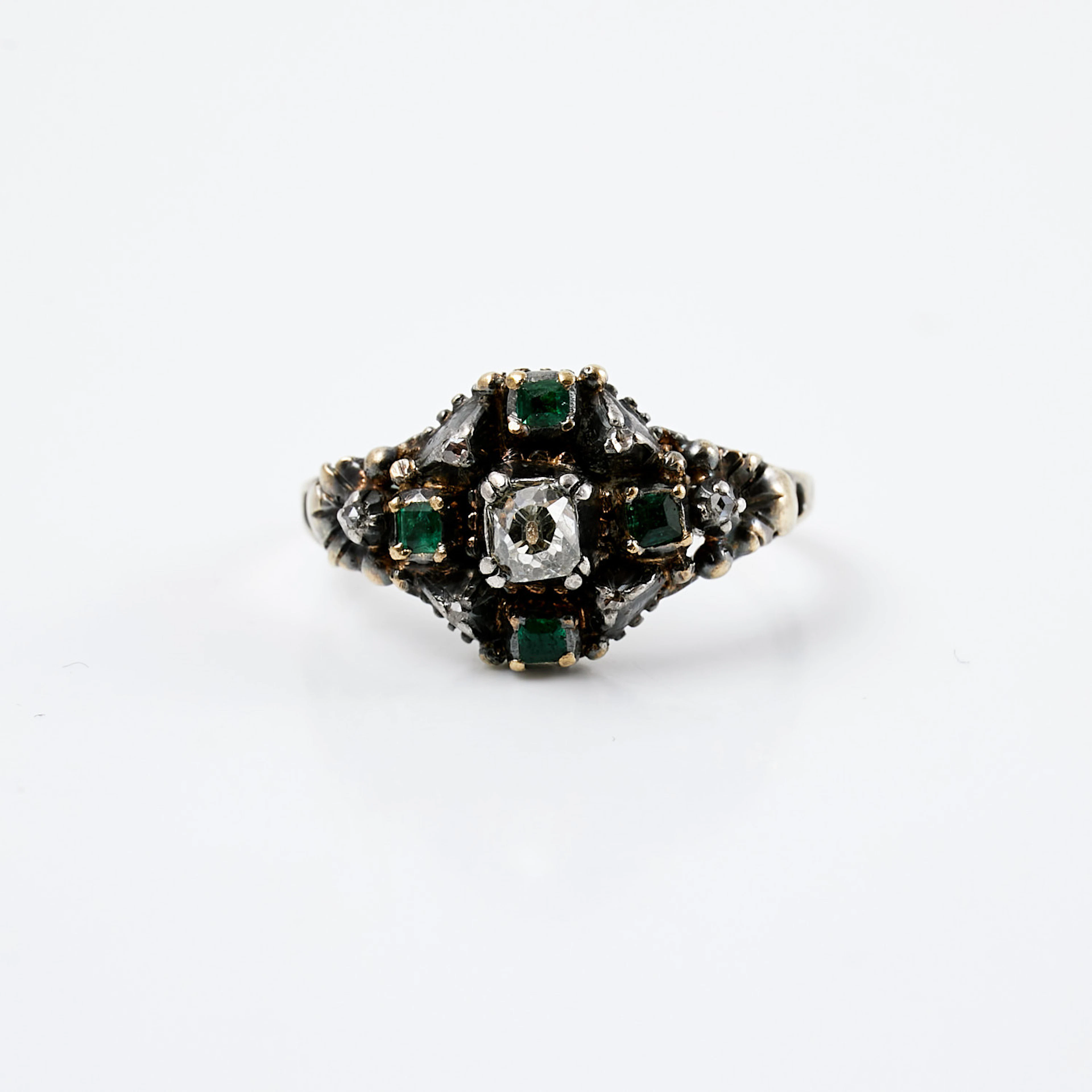 RING, 18 k guld/silver, 1800-talets första hälft, 4 fasettslipade
