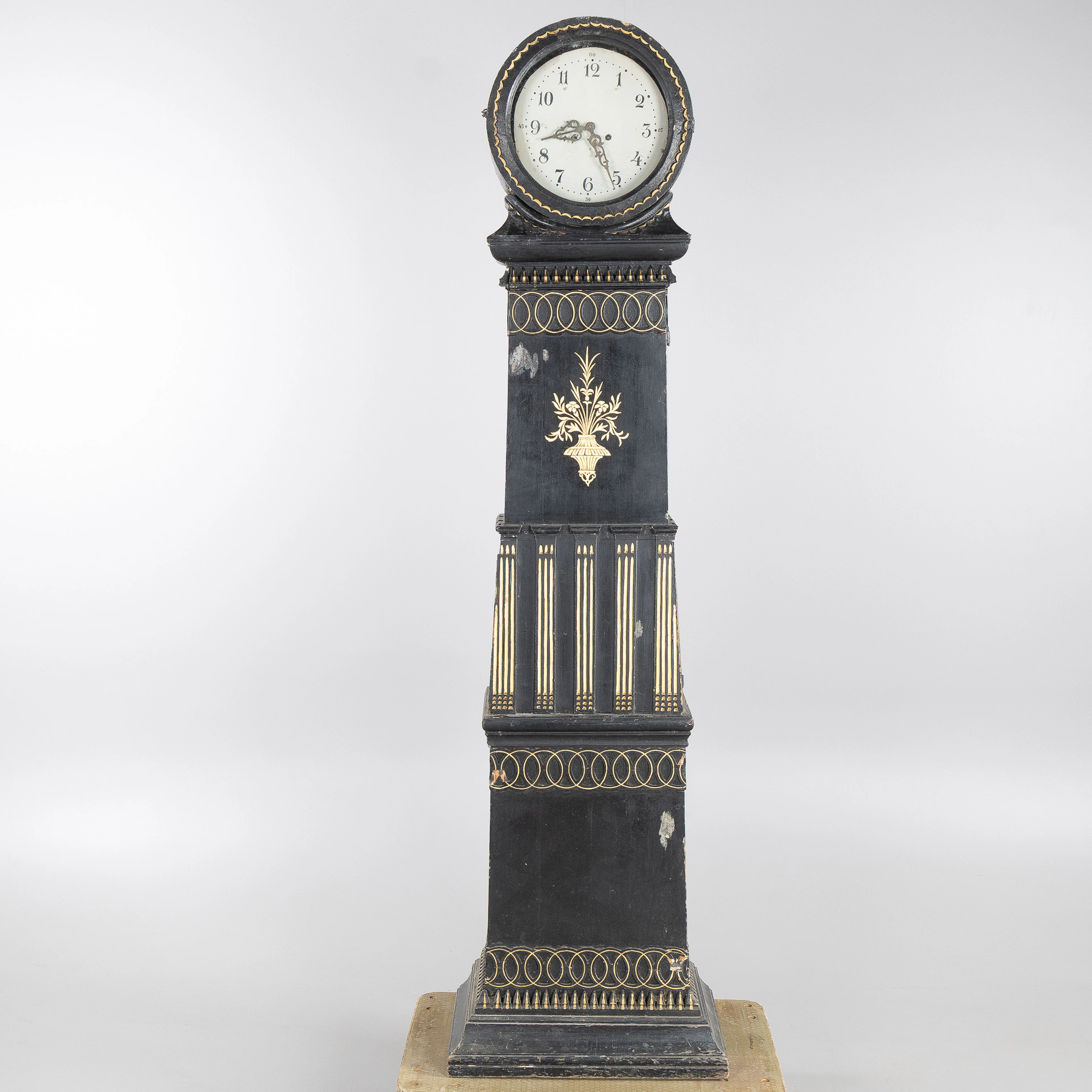 GOLVUR, svärtat trä med bronserade detaljer, 1800-tal.