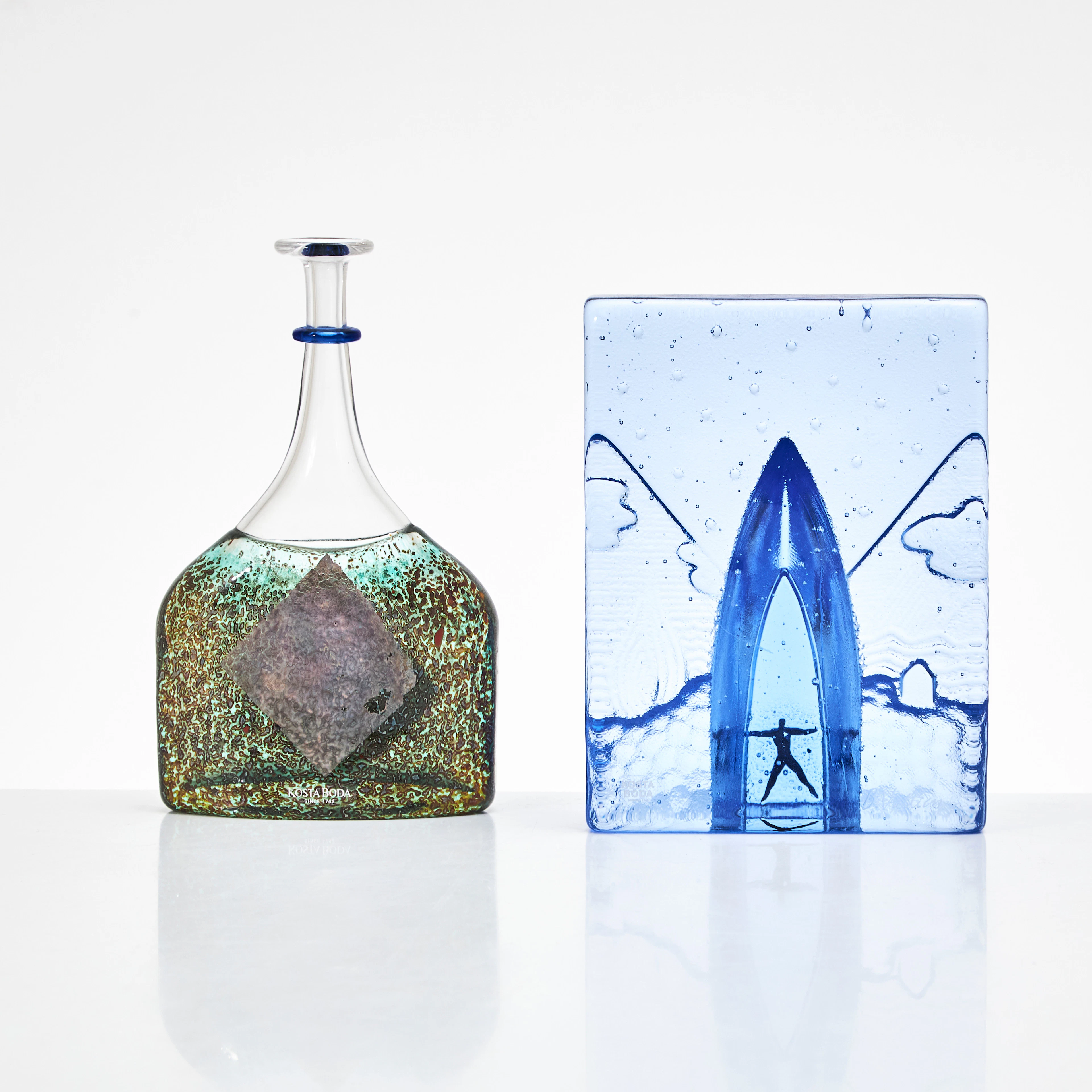 BERTIL VALLIEN. Flaska, skulptur, glas, signerade, Kosta Boda.