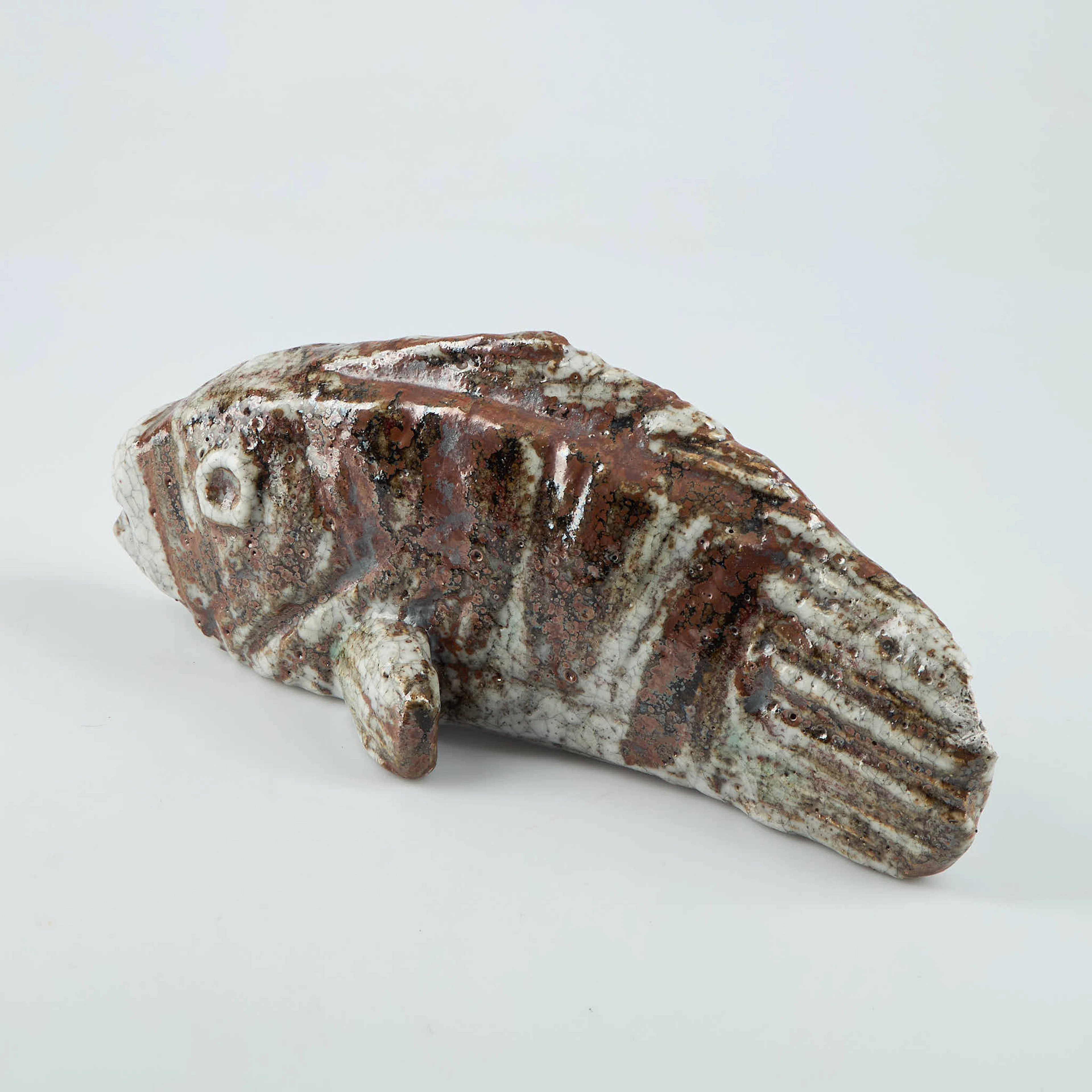 TAISTO KAASINEN. Keramikskulptur, Fisk. Signerad Kaasinen Arabia.