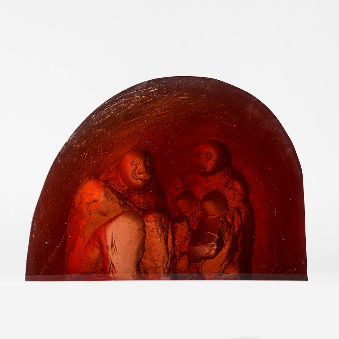 ANN WOLFF. Skulptur, egen studio, Gotland, gjuten, röd glasmassa med