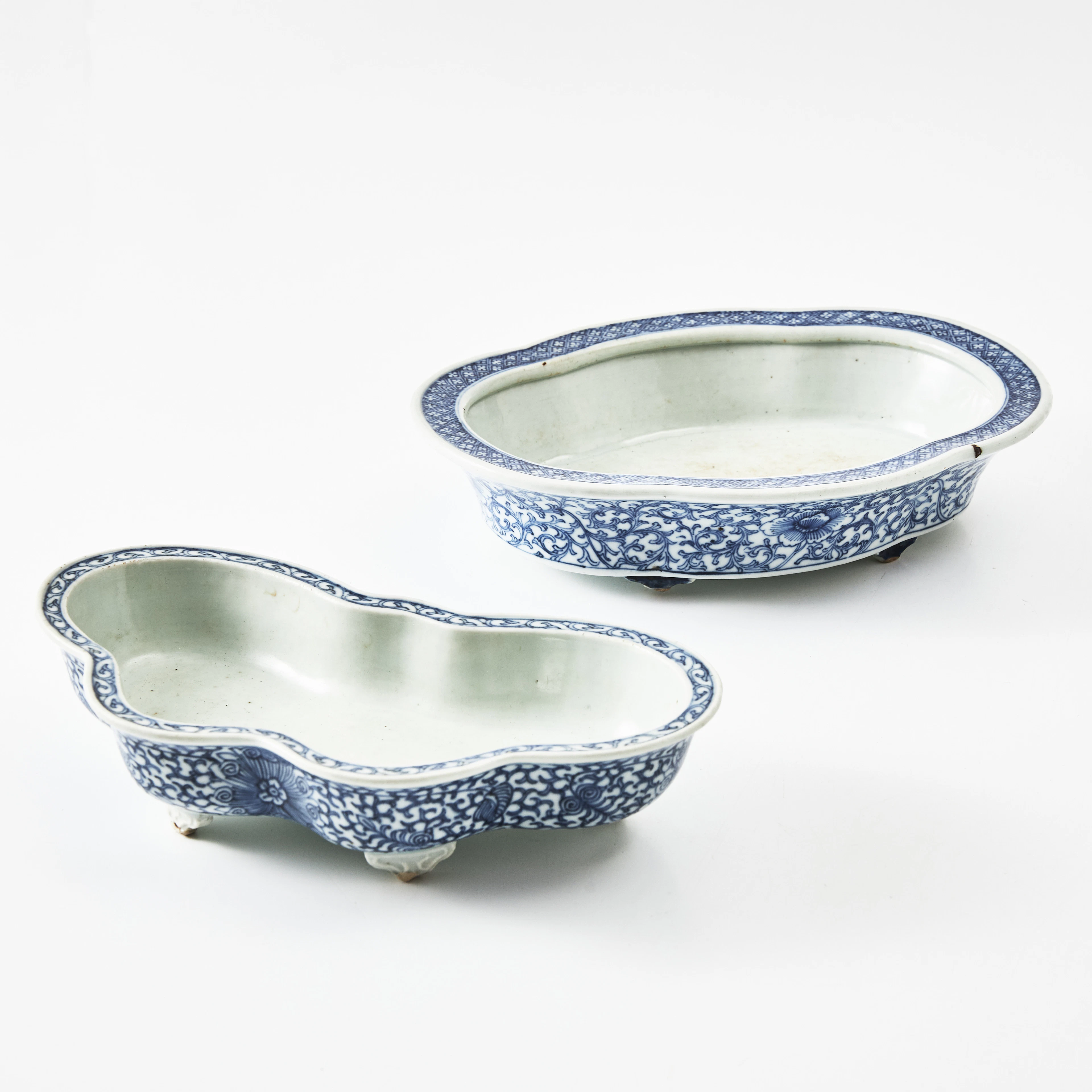 RÖKELSEKAR, 2 st., porslin, Kina, 1800-talets andra hälft, dekor av