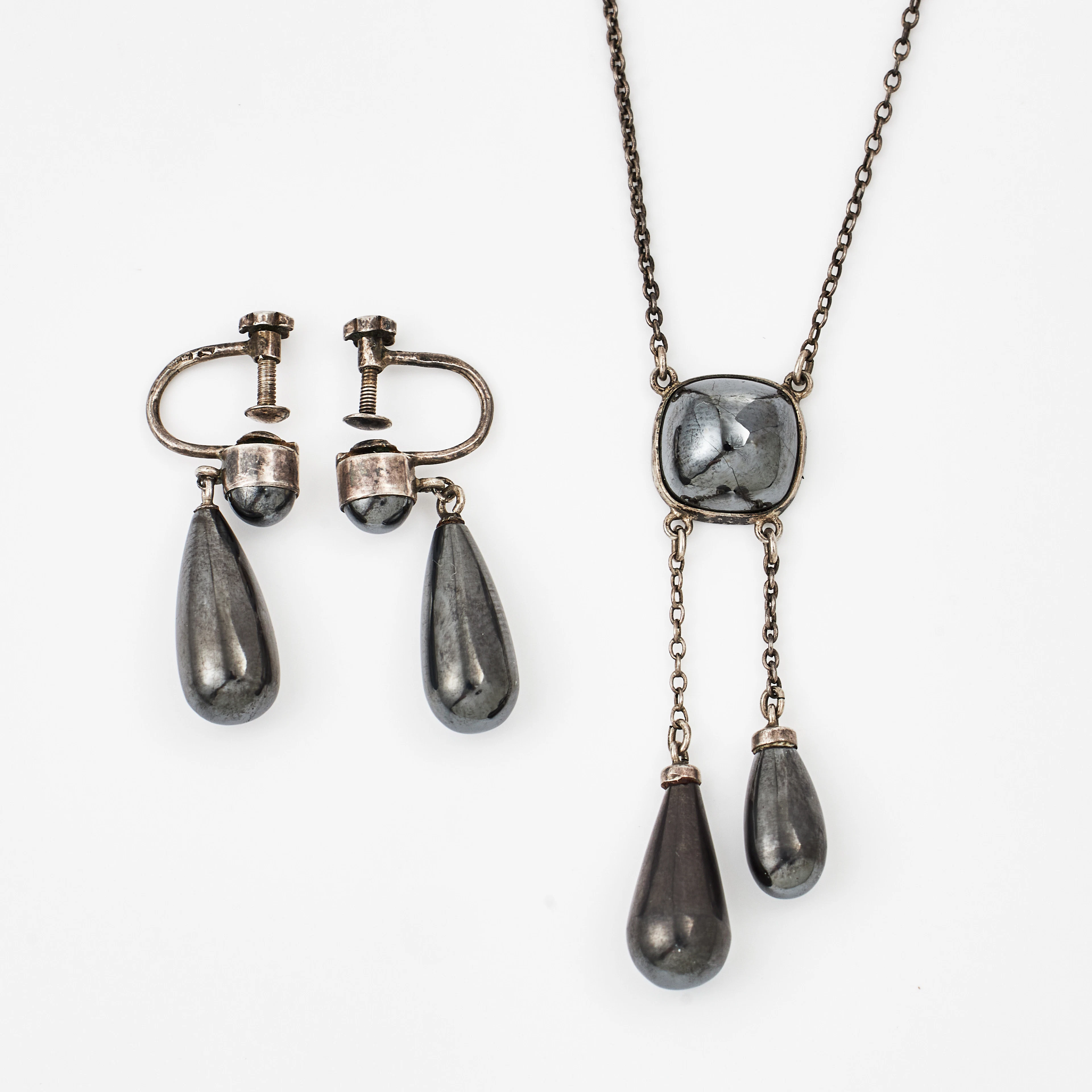 HALSBAND, s.k. negligé, 1920/1930-tal, ÖRHÄNGEN, 1 par, silver, hematiter