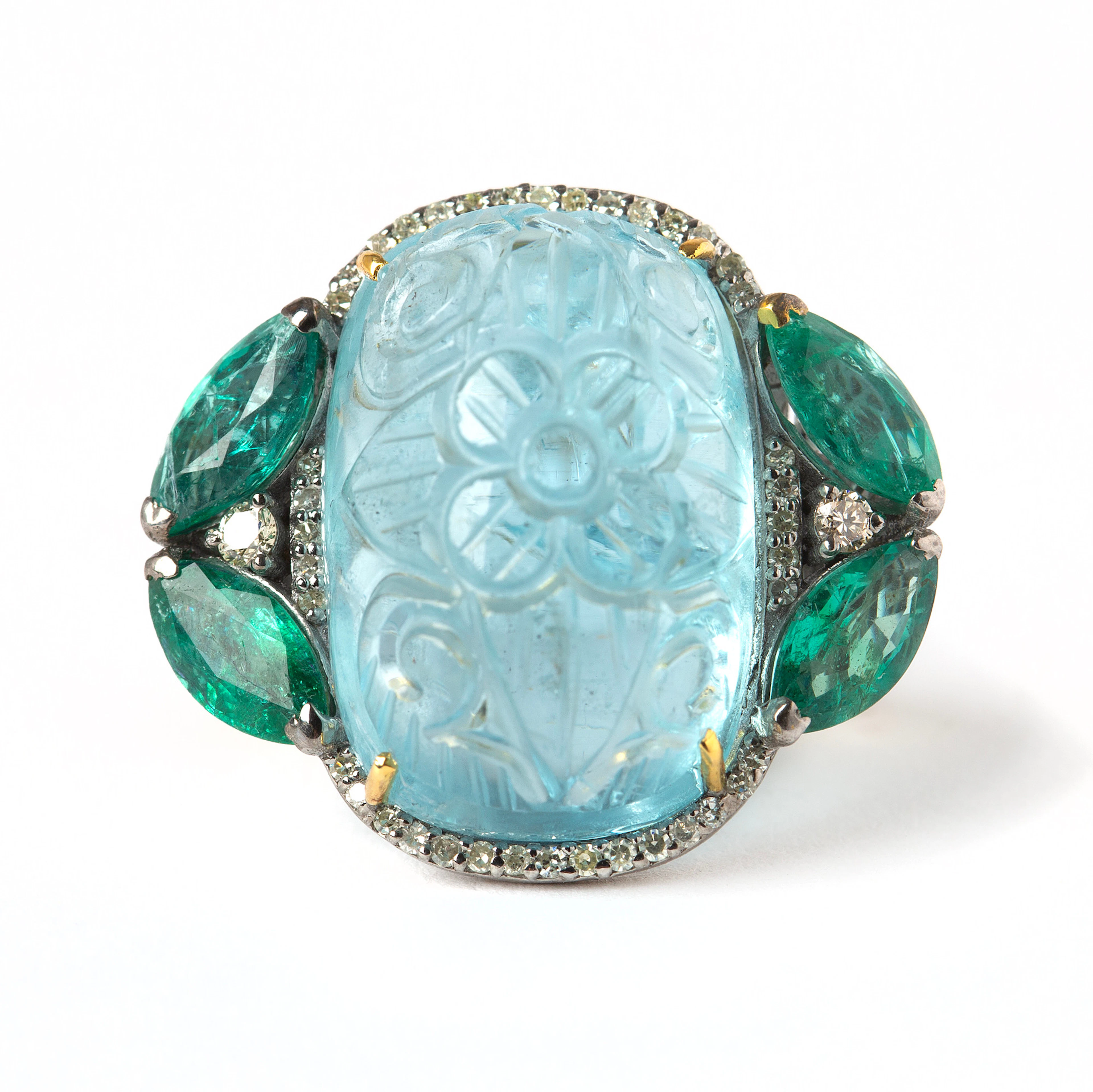 RING, 14K guld och silver med skuren akvamarin ca 27, 23 ct fasettslipade