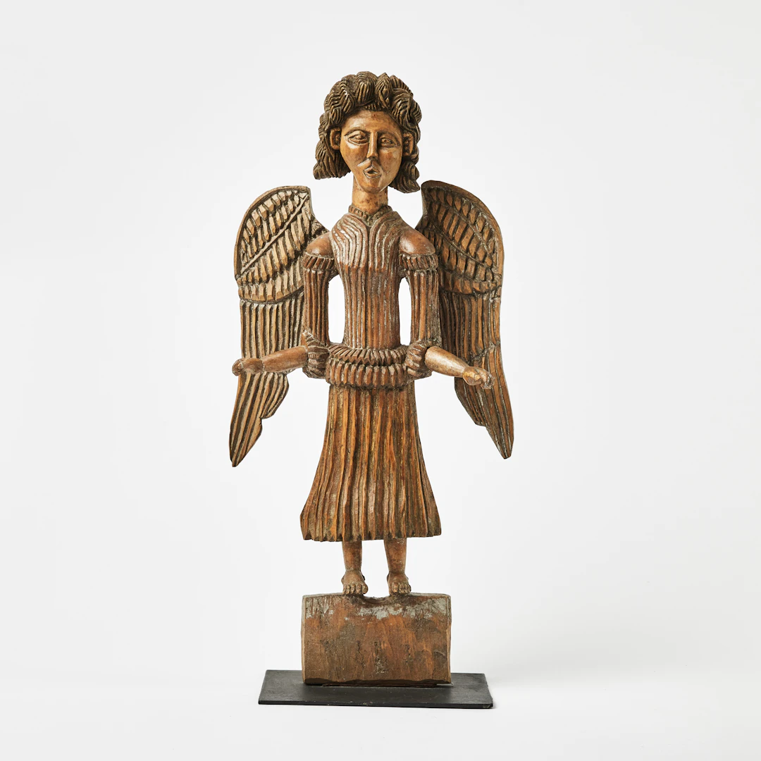 SKULPTUR, 1800-talets andra hälft, i form av ängel, träskuren dekor.