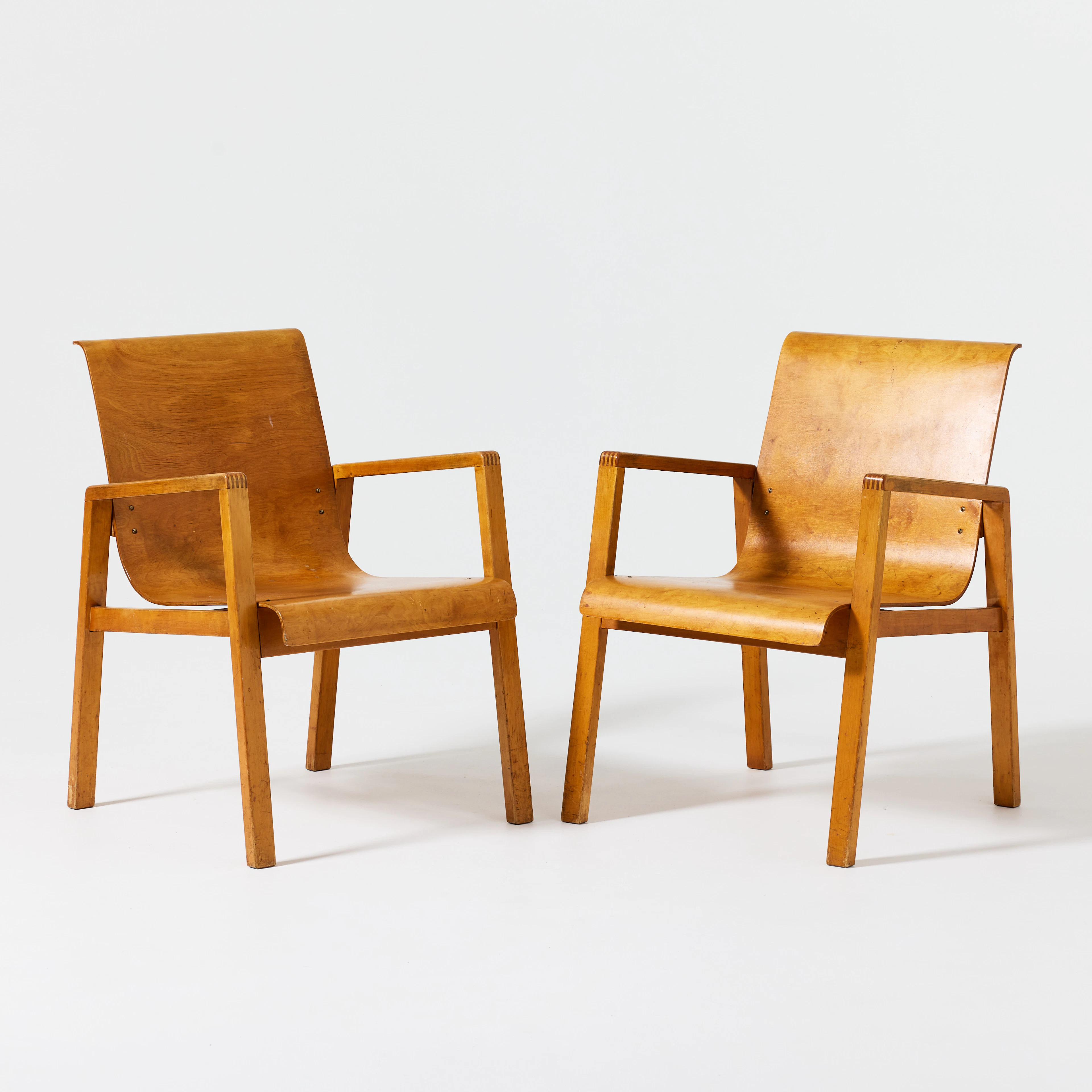 ALVAR AALTO. Karmstolar, ett par, Finland 1930/40-tal, modell 403