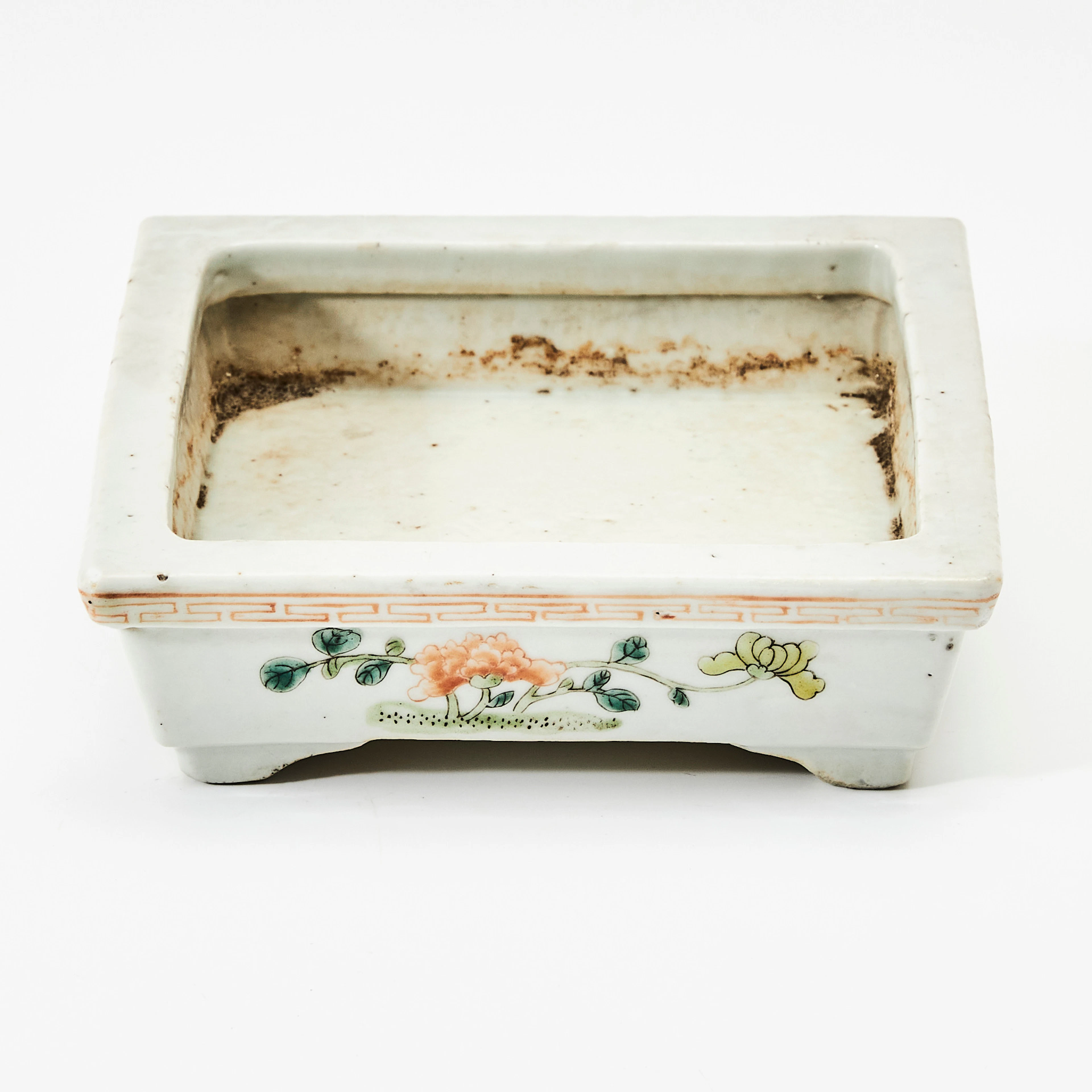 UNDERFAT, porslin, Kina, 1900-tal, kvadratisk form, dekor av pioner