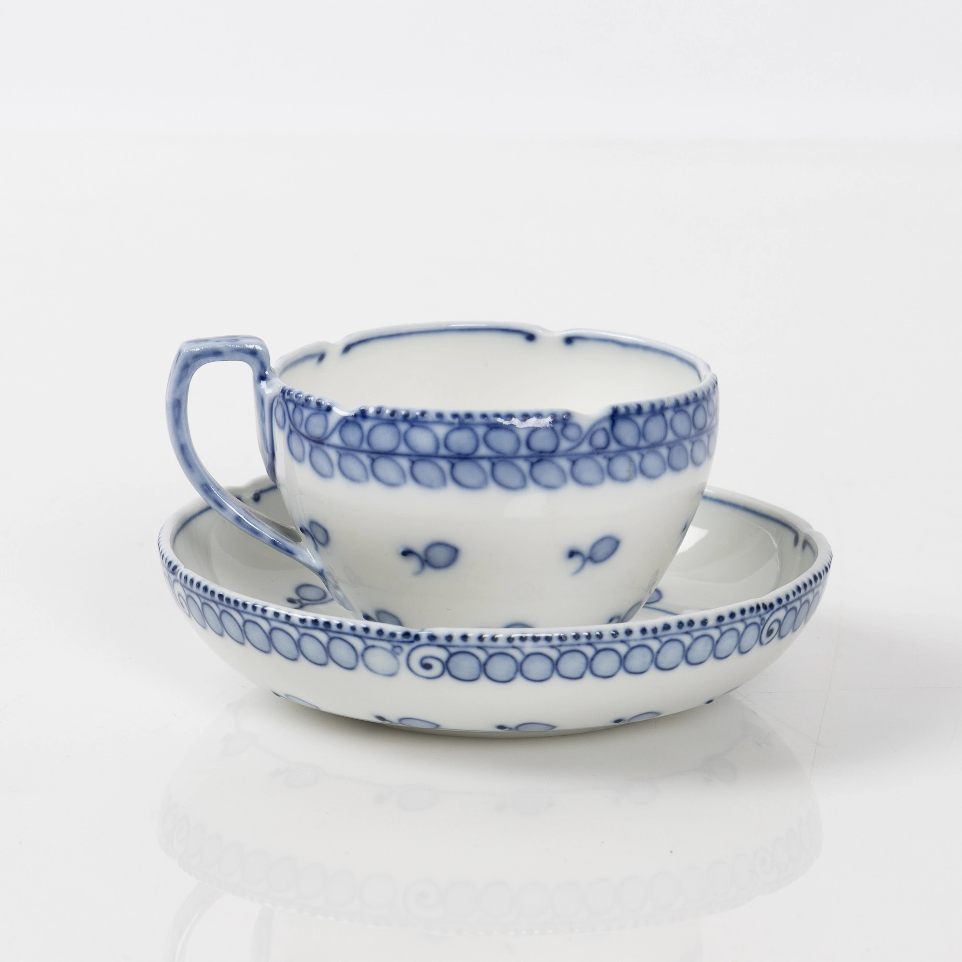 RICHARD RIEMERSCHMID (1868-1957). Meissen, Kopp med fat, "Blue Rispe"
