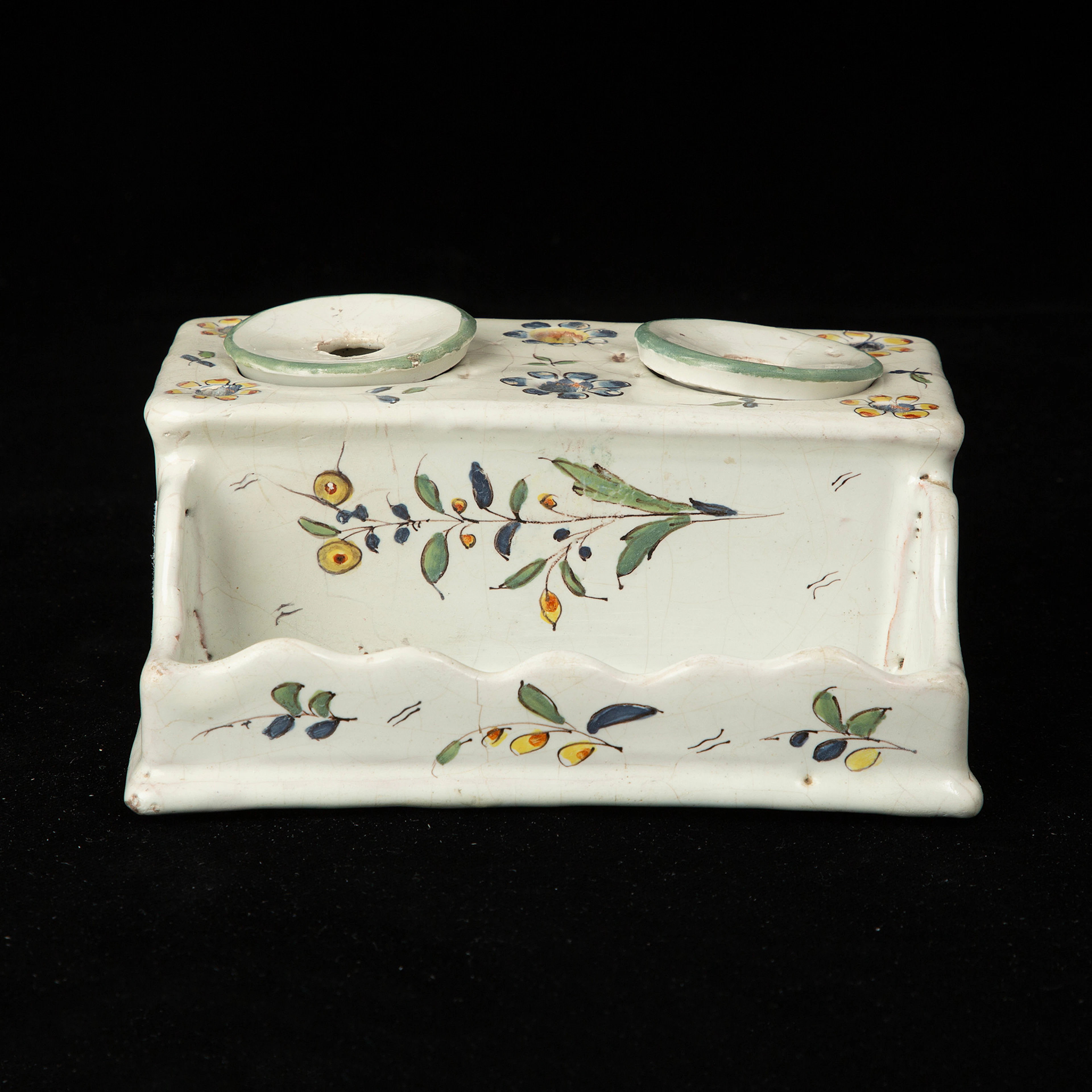 SKRIVSTÄLL. Fajans, 1700-tal.