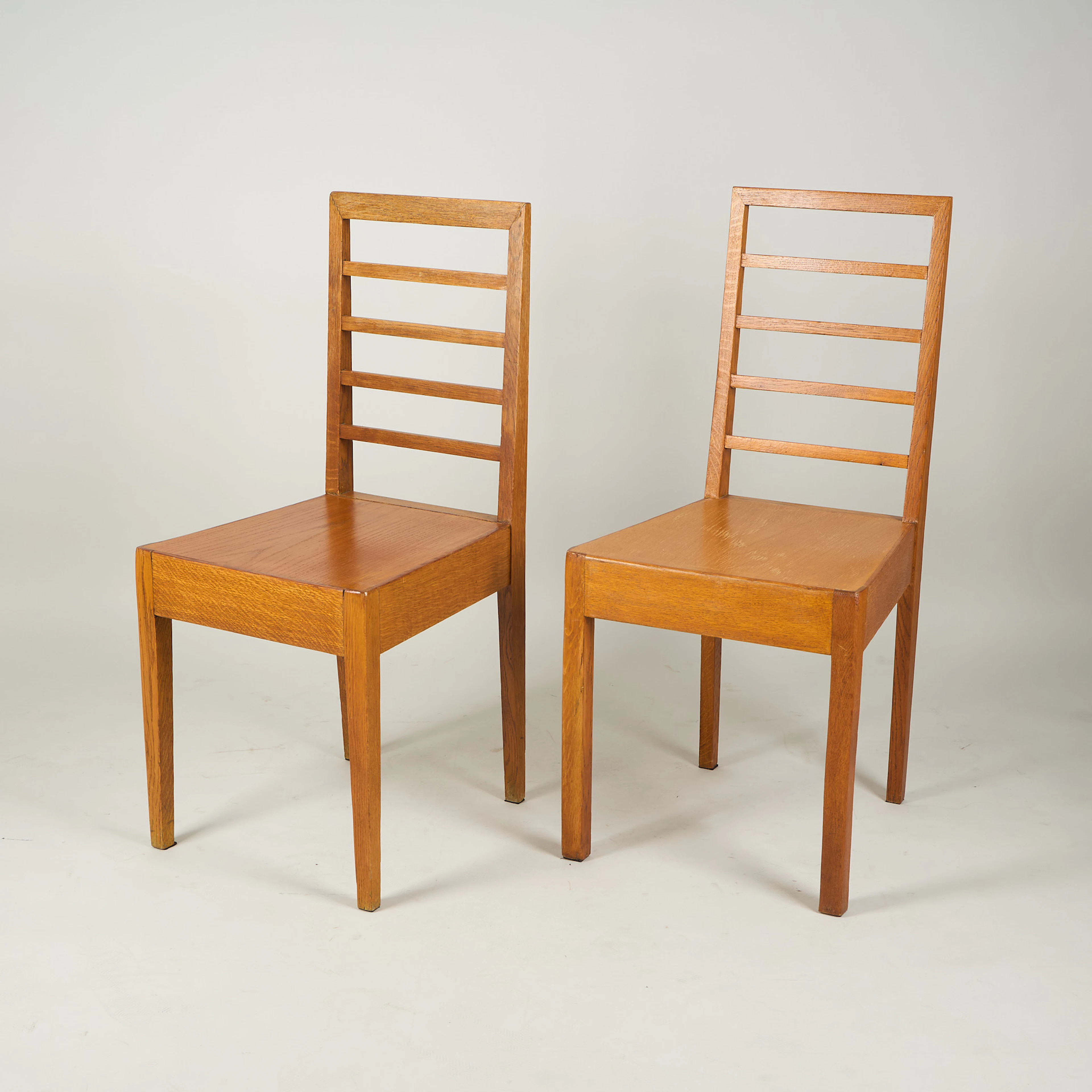 ELIEL SAARINEN. STOLAR, 2 st. "H-stol", ca 1910, för Statens Järnvägar