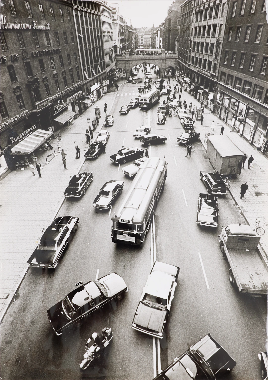LEIF ENGBERG. Högertrafikomläggningen på Kungsgatan 1967, originalfotografi