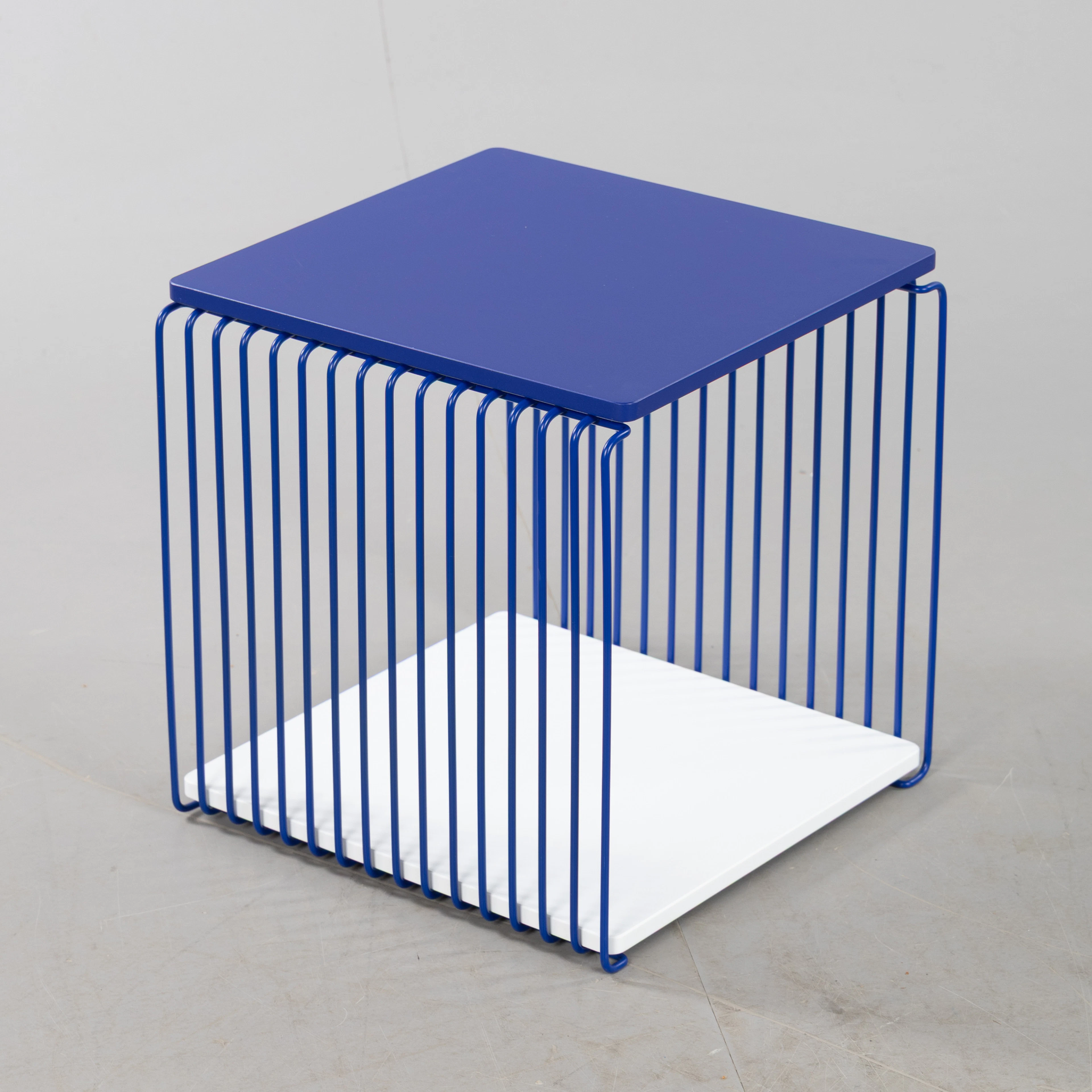 VERNER PANTON. Hylla, ''Panton Wire'', Danmark, för Montana, samtida.