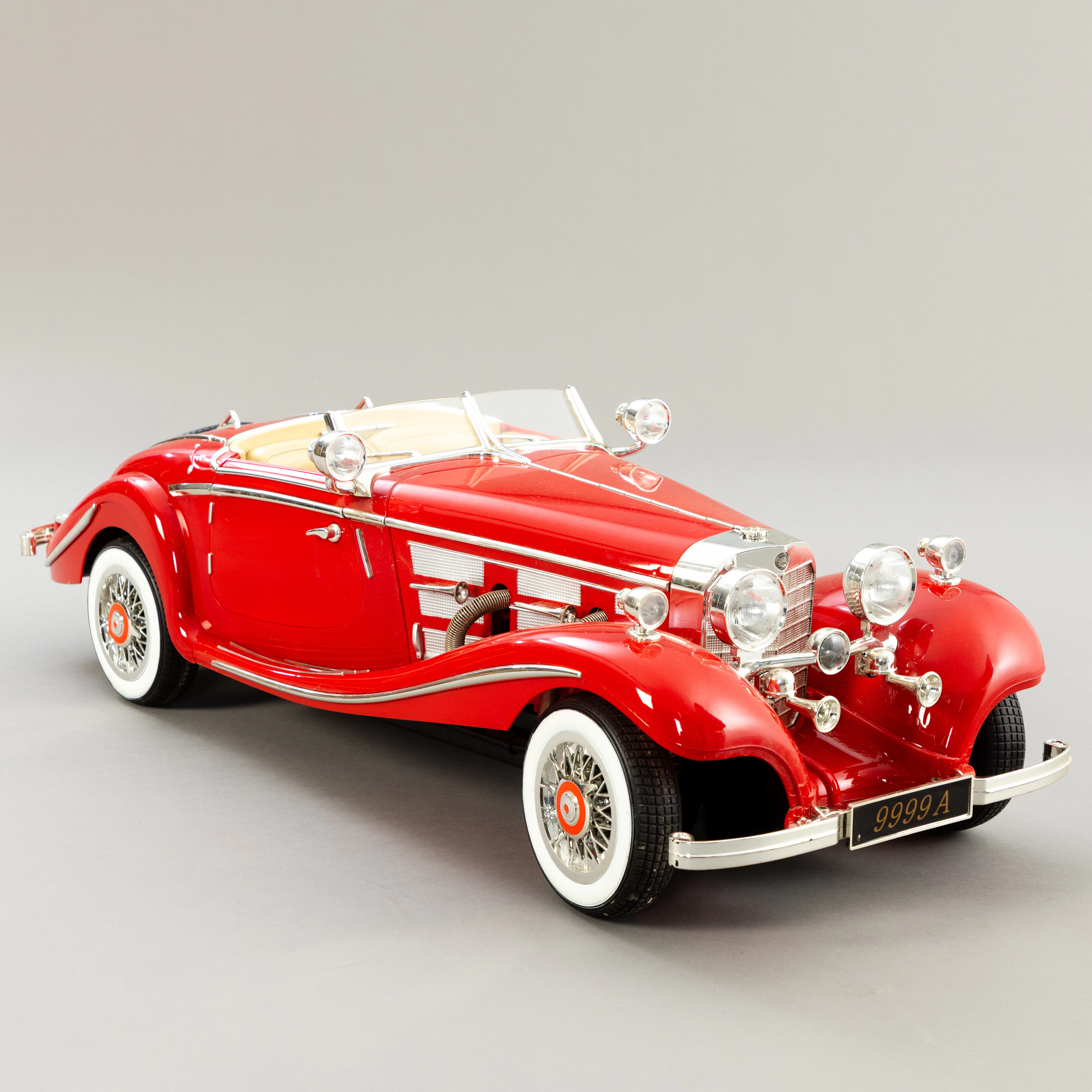 Großes Modellauto 'Mercedes-Benz 540K Spezial-Roadster'.