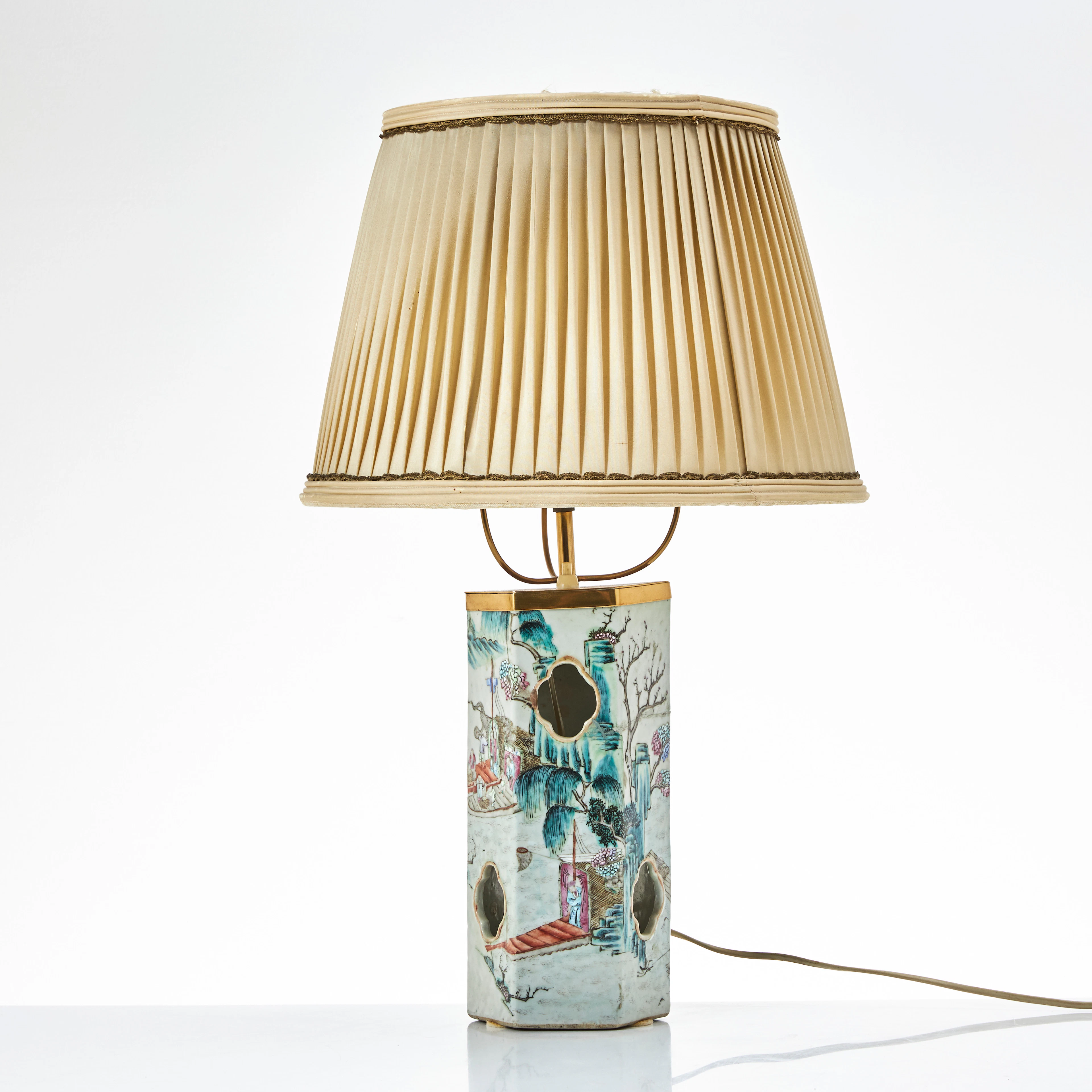 BORDSLAMPA / PERUKSTÄLL, porslin, Kina, 1800-talets slut, hexagonal