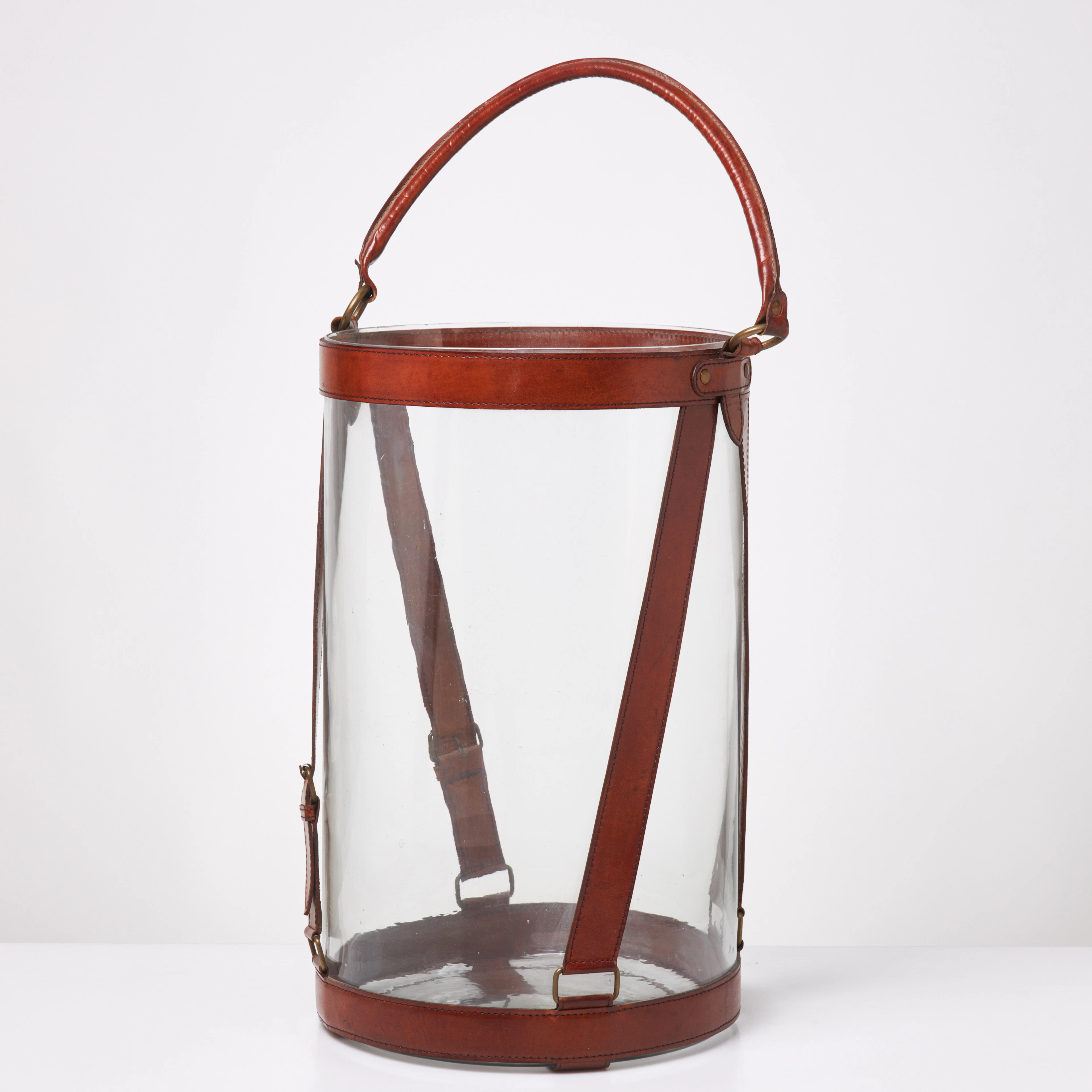 PARAPLYSTÄLL. Glas, klädd i läder i form av skärp.