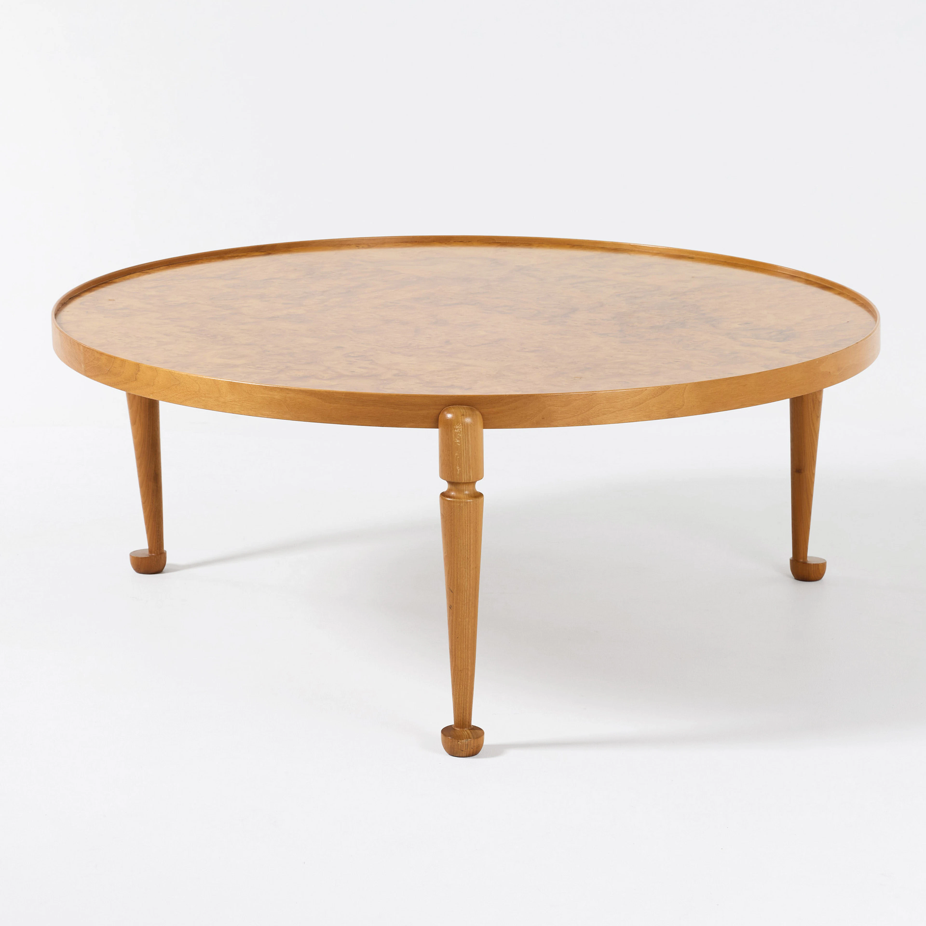 JOSEF FRANK. Soffbord, Firma Svenskt Tenn, modellnummer 2139, valnöt