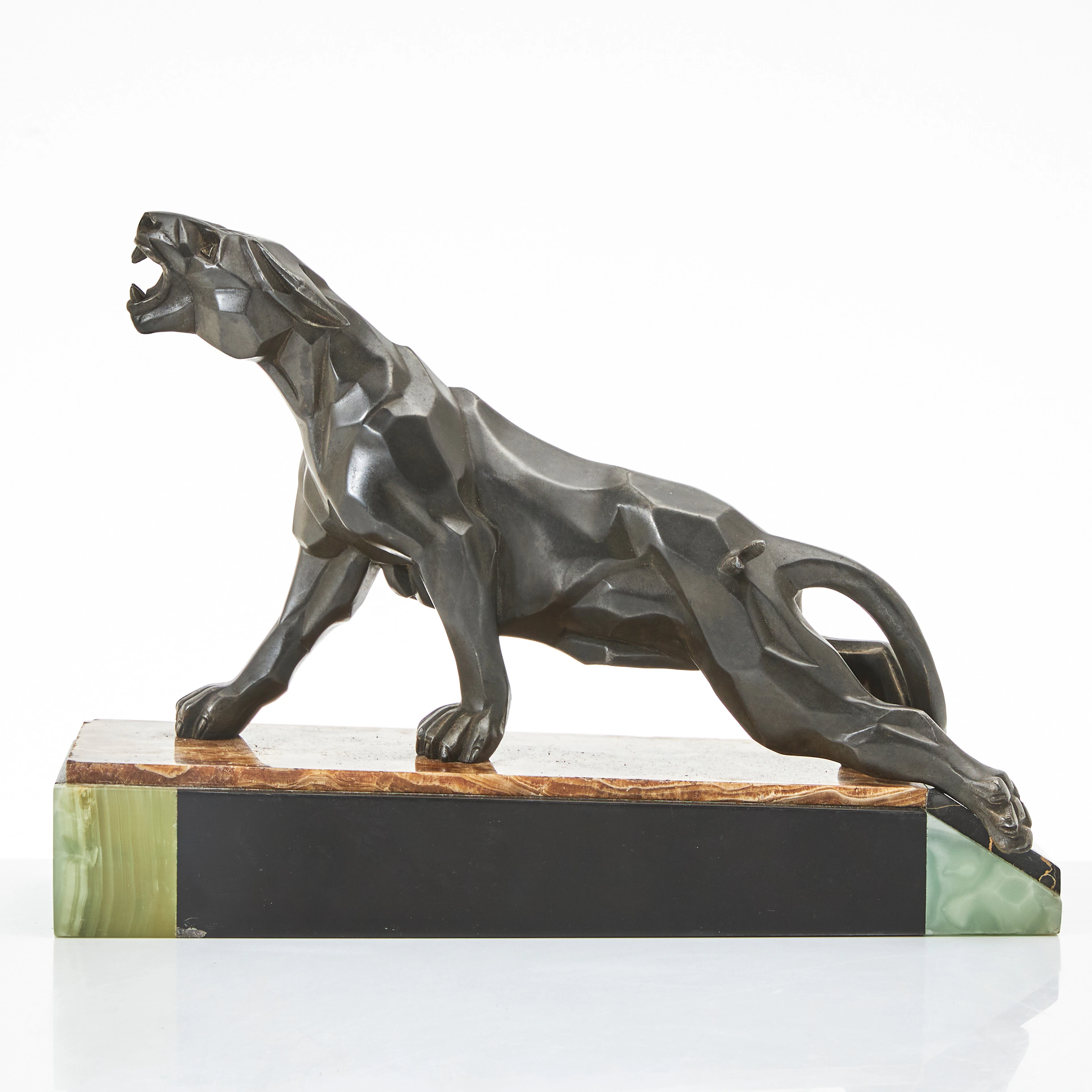 SKULPTUR, Art Deco, Frankrike 1930-tal, patinerad zink, sockel fanerad