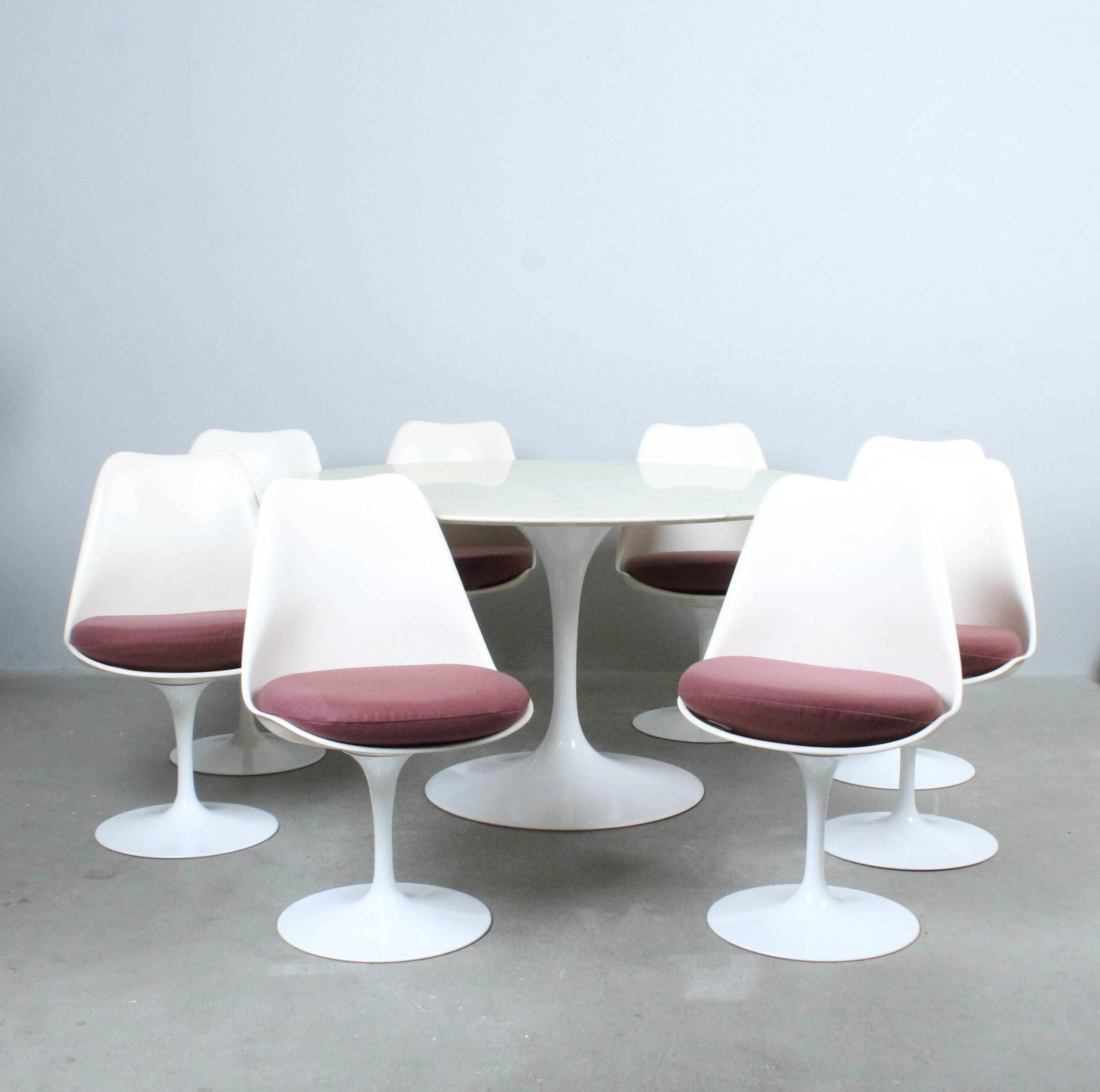 EERO SAARINEN. EERO SAARINEN. Knoll International. Große Esstischgruppe