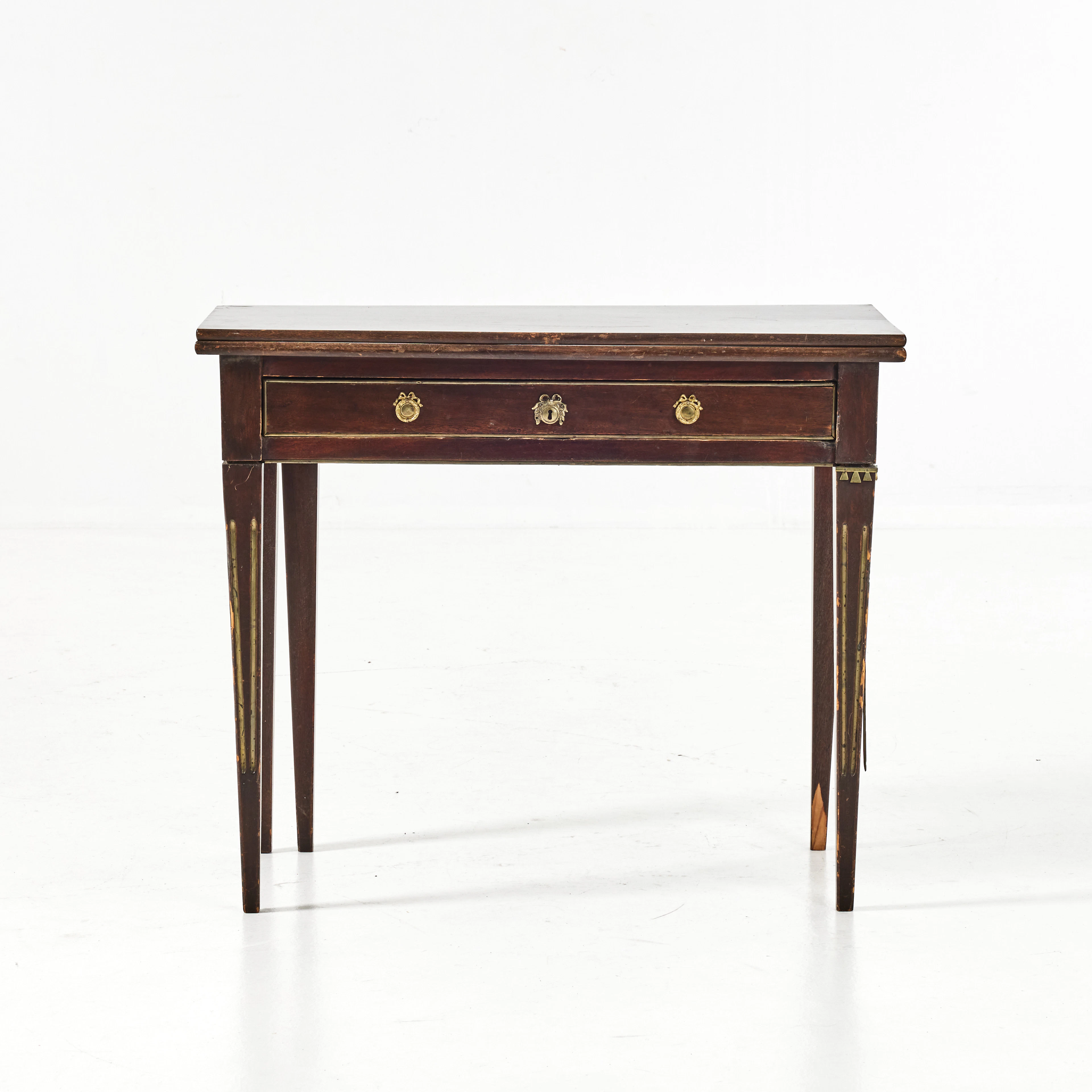 SPELBORD, sengustaviansk stil, fanérat i mahogny, beslag och listverk