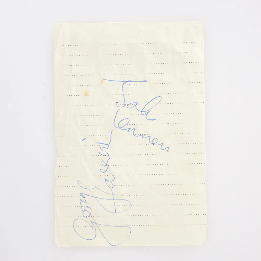 JOHN LENNON & GEORGE HARRISON. Signaturer, 1965, i bläck på linjerat papper.