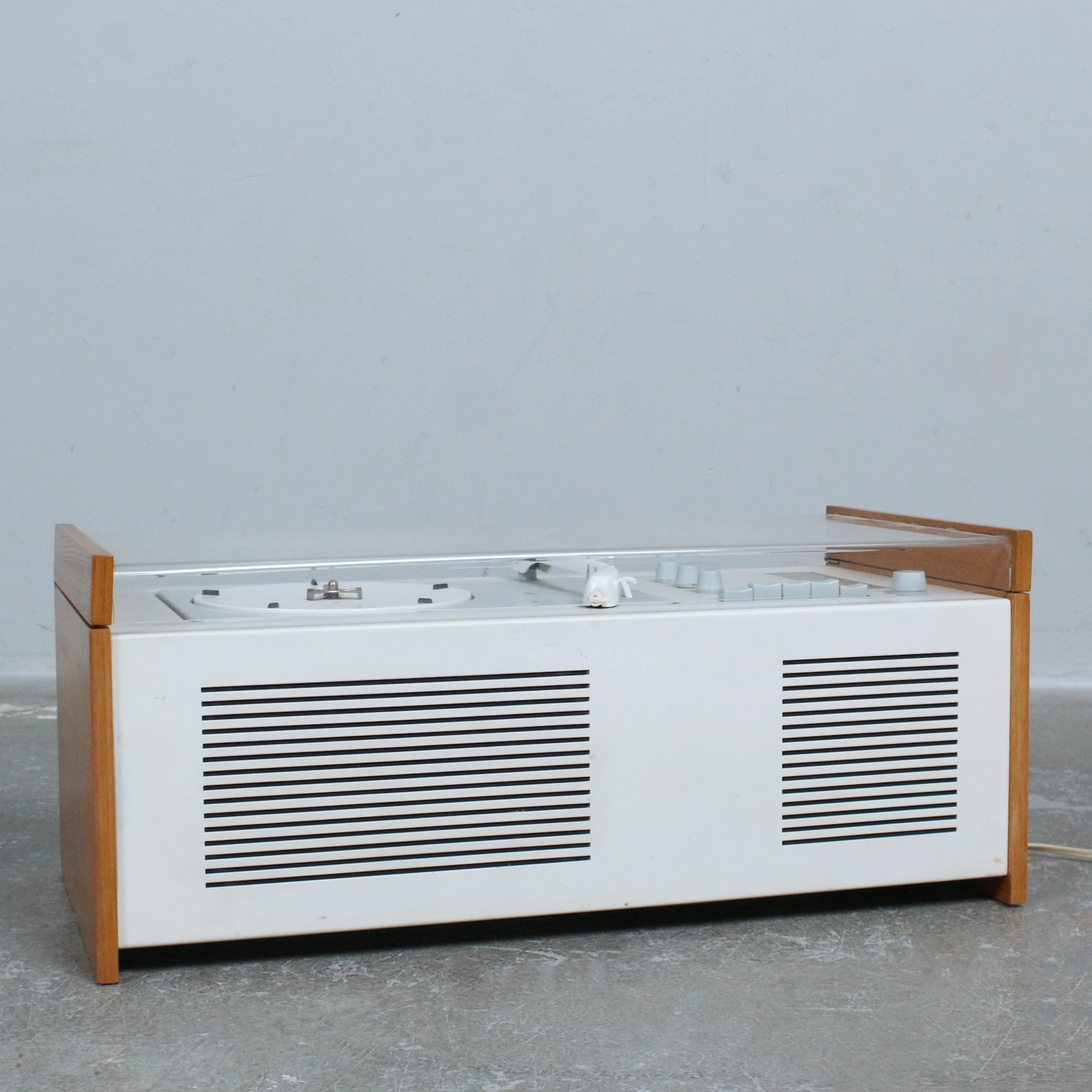 DIETER RAMS & HANS GUGELOT. für Braun AG, Röhrenradio/Plattenspieler