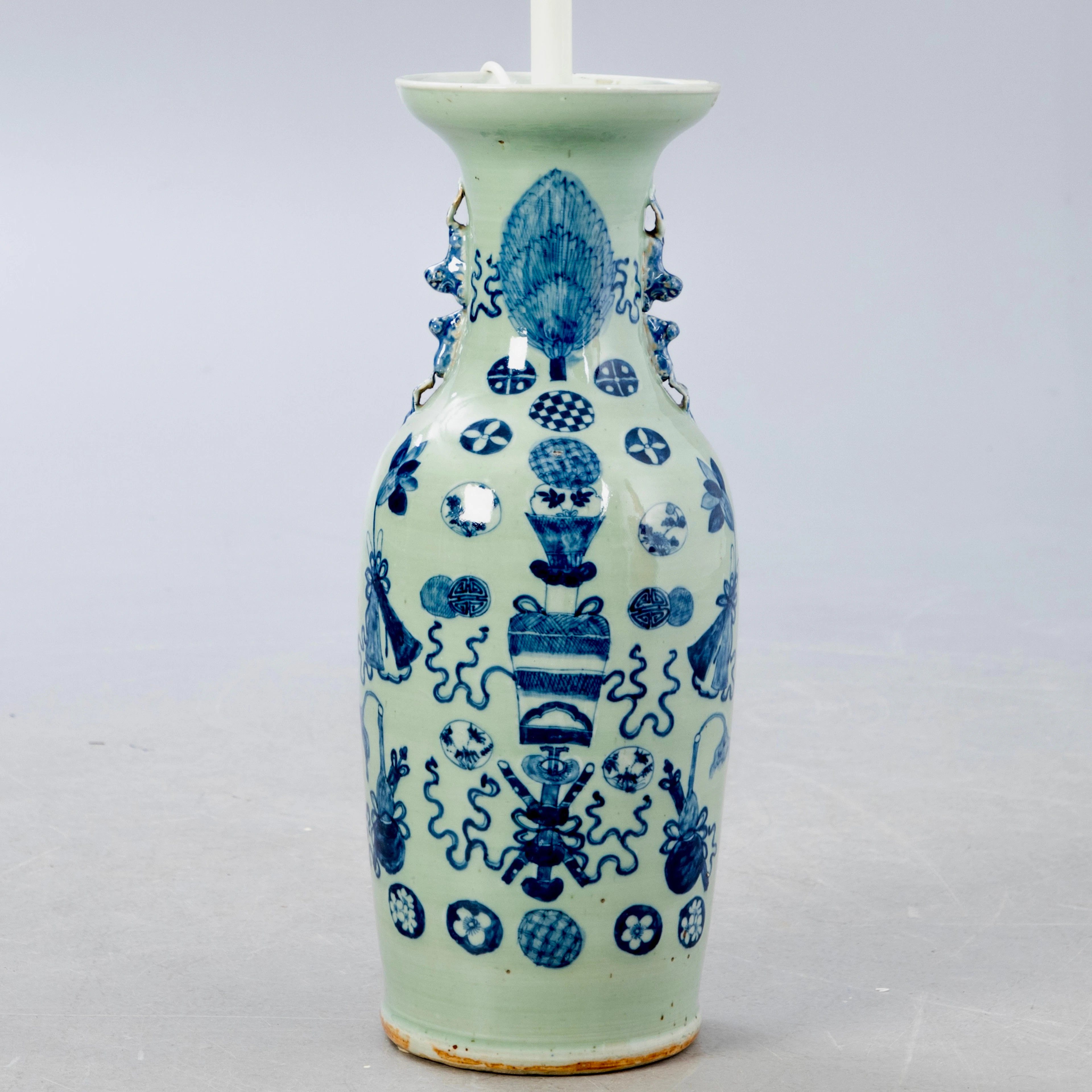 Chinesische Seladon-Vase mit Lampenmontage, 19. Jh.