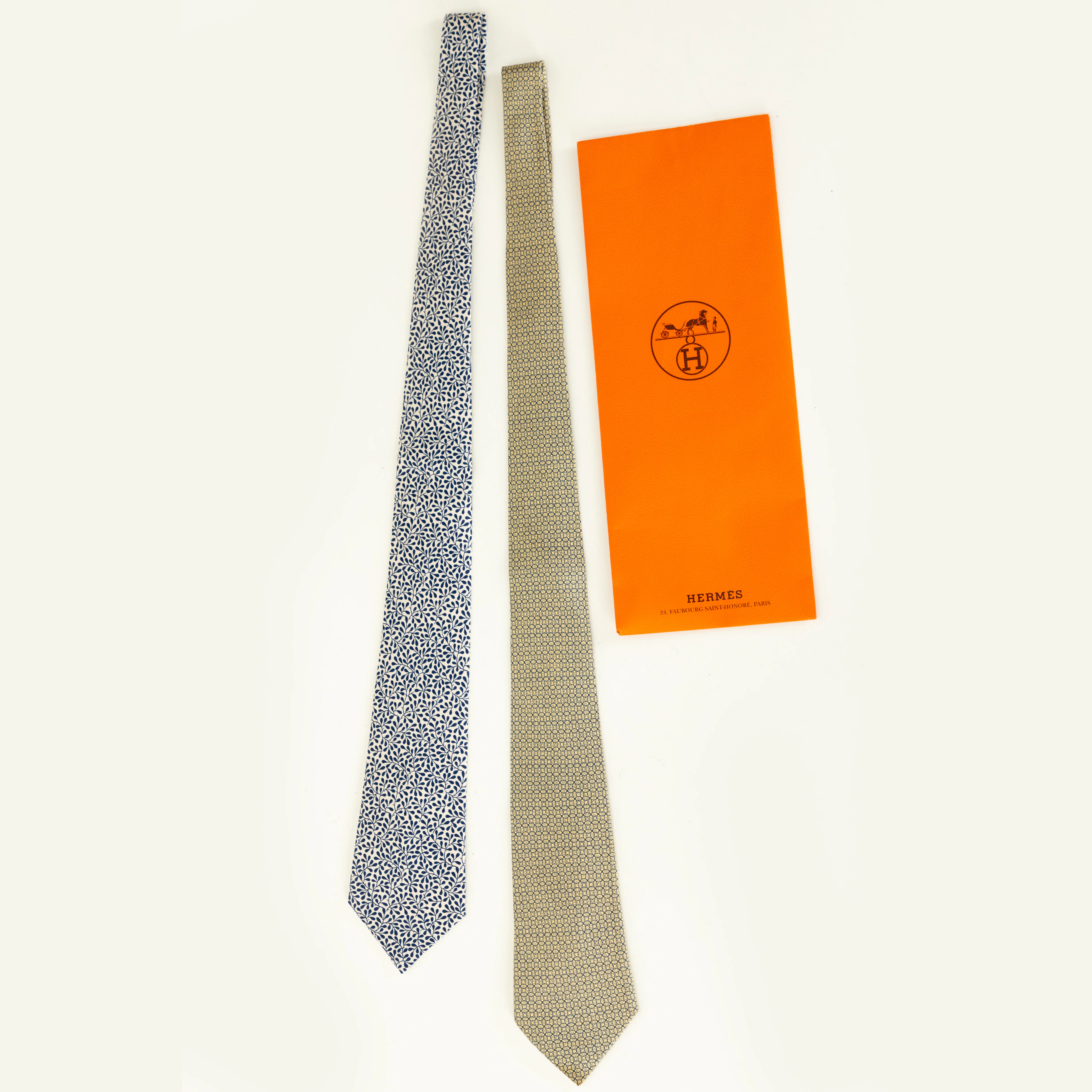 HERMÈS. Zwei Krawatten, Seide, Frankreich (2).