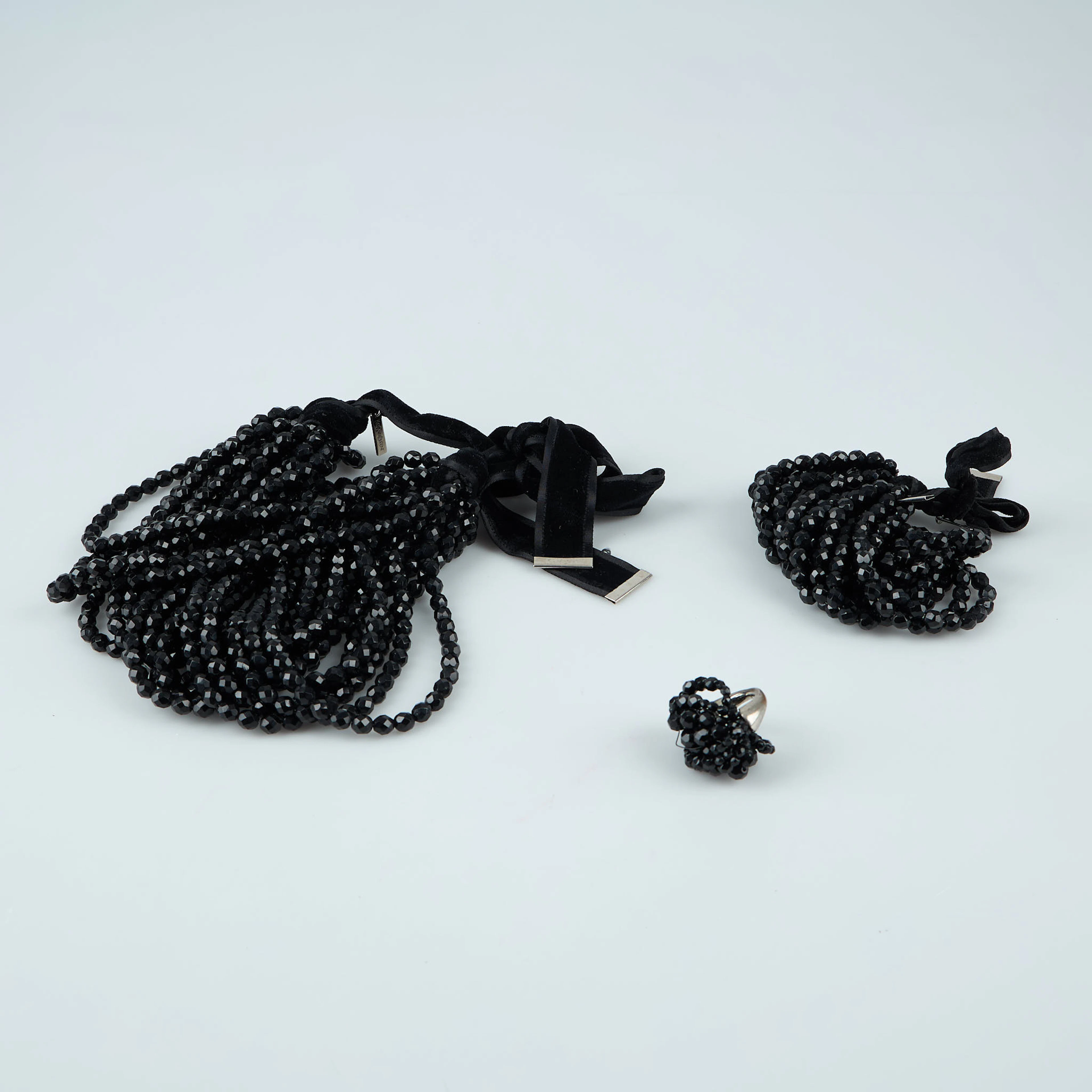 YVES SAINT LAURENT, set med halsband, armband, ring.