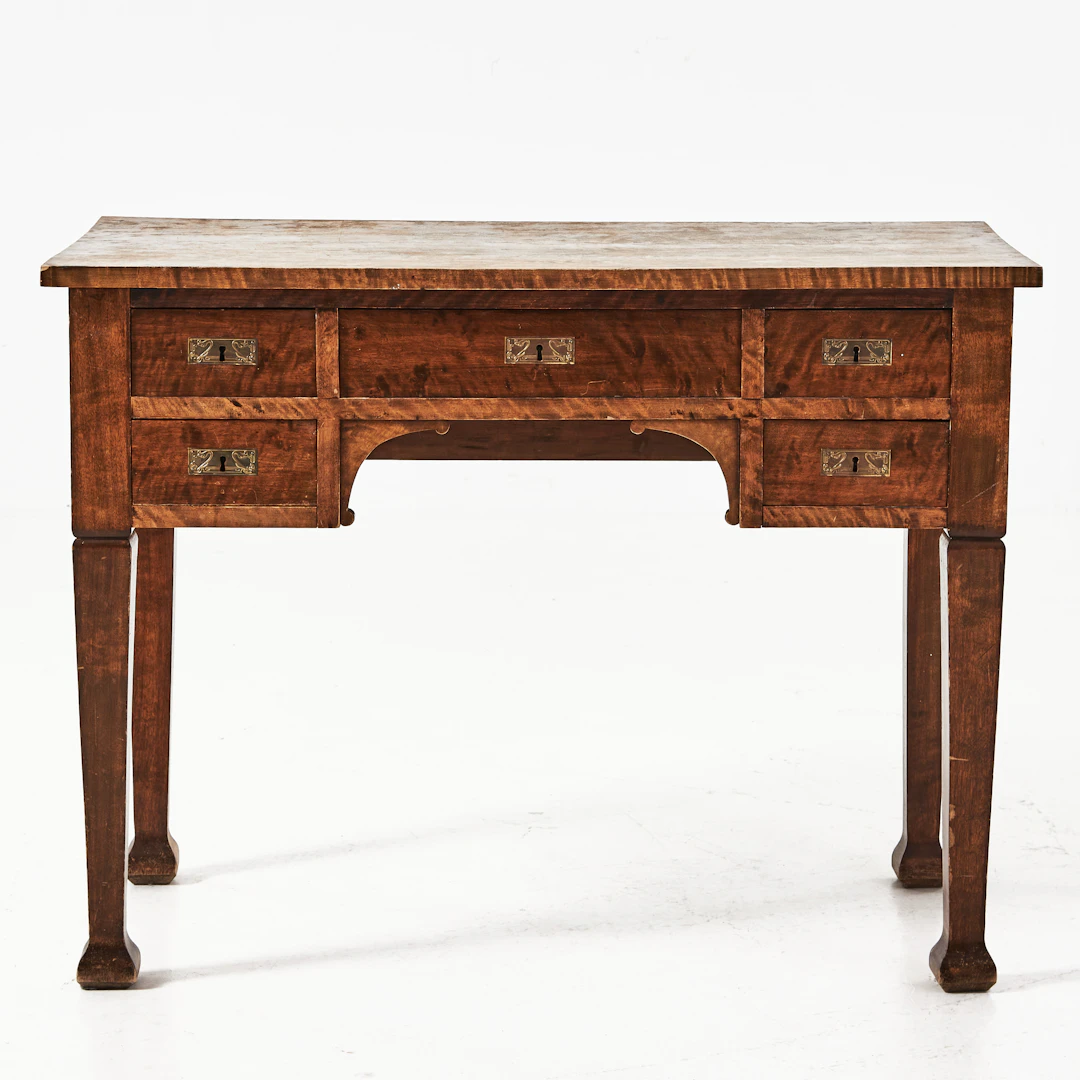 SKRIVBORD, omkring sekelskiftet 1900, betsad björk, 5 lådor.