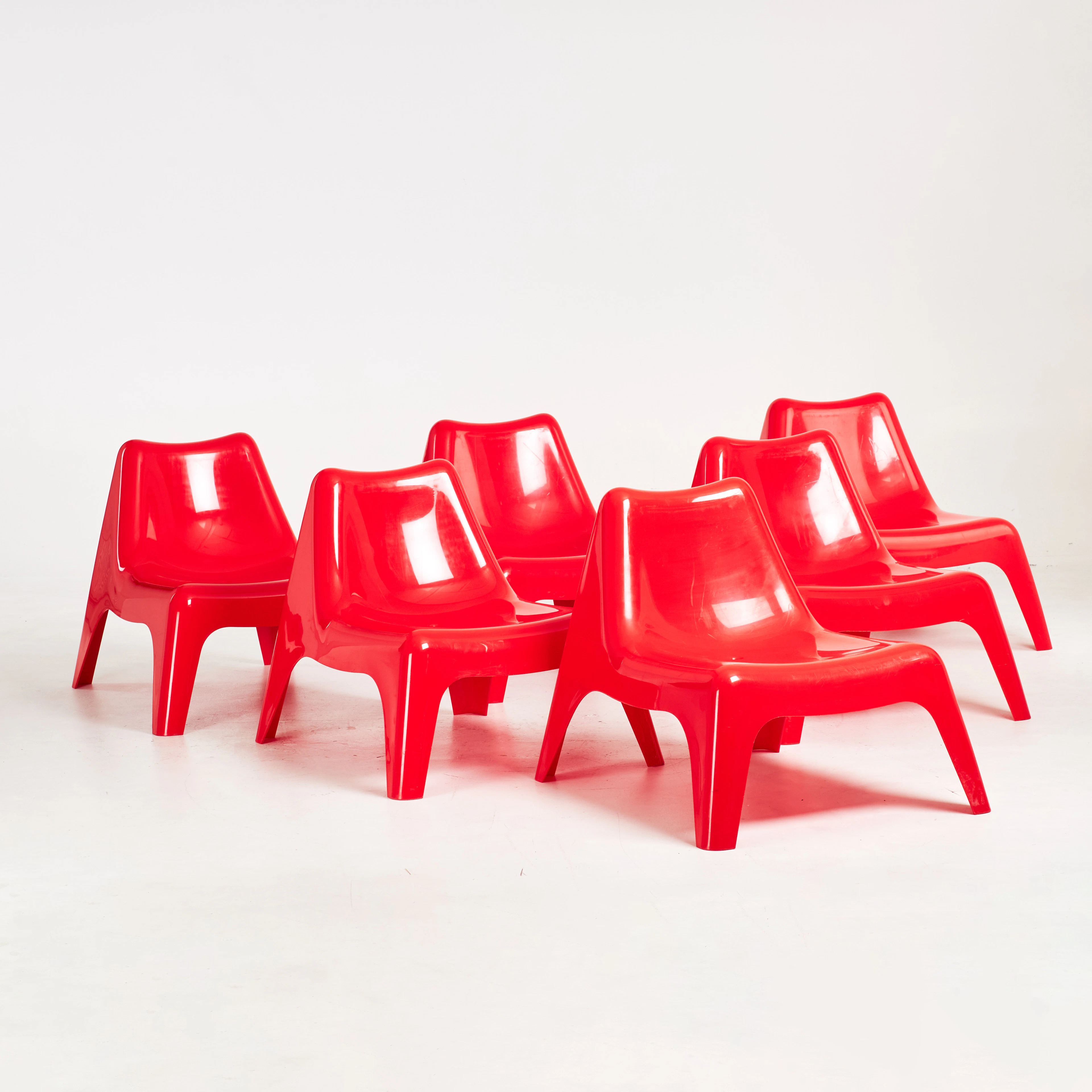 THOMAS SANDELL (FÖDD 1959). Fåtöljer 6 st, röd plast, ”Vågö”, Ikea